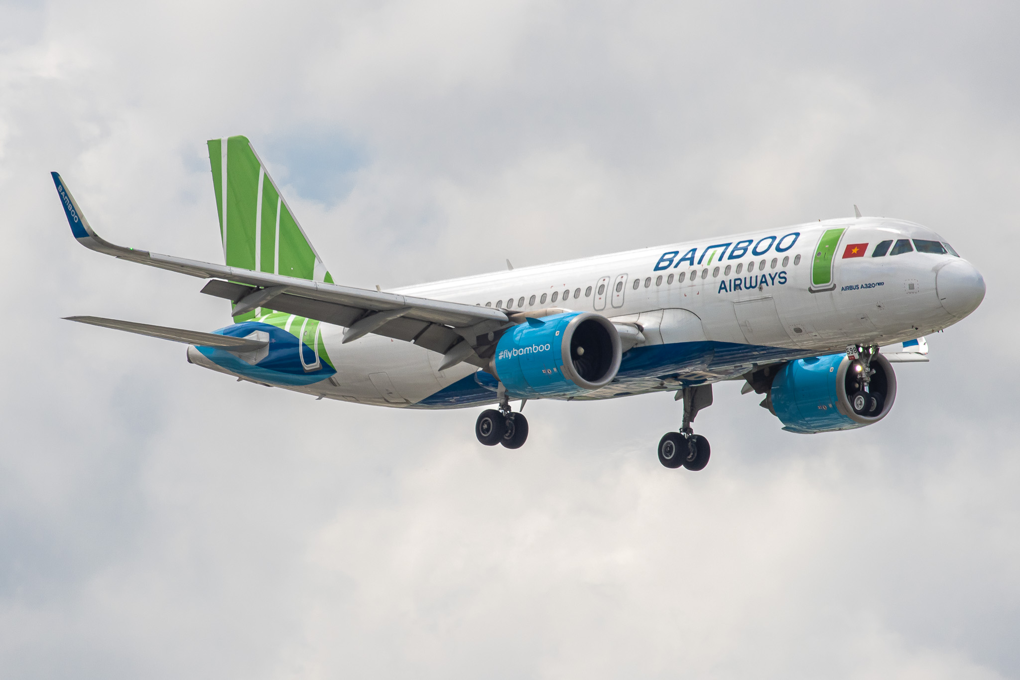 Full size: Bamboo Airways Airbus A320NEO VN-A598 at Tan Son Nhat International Airport