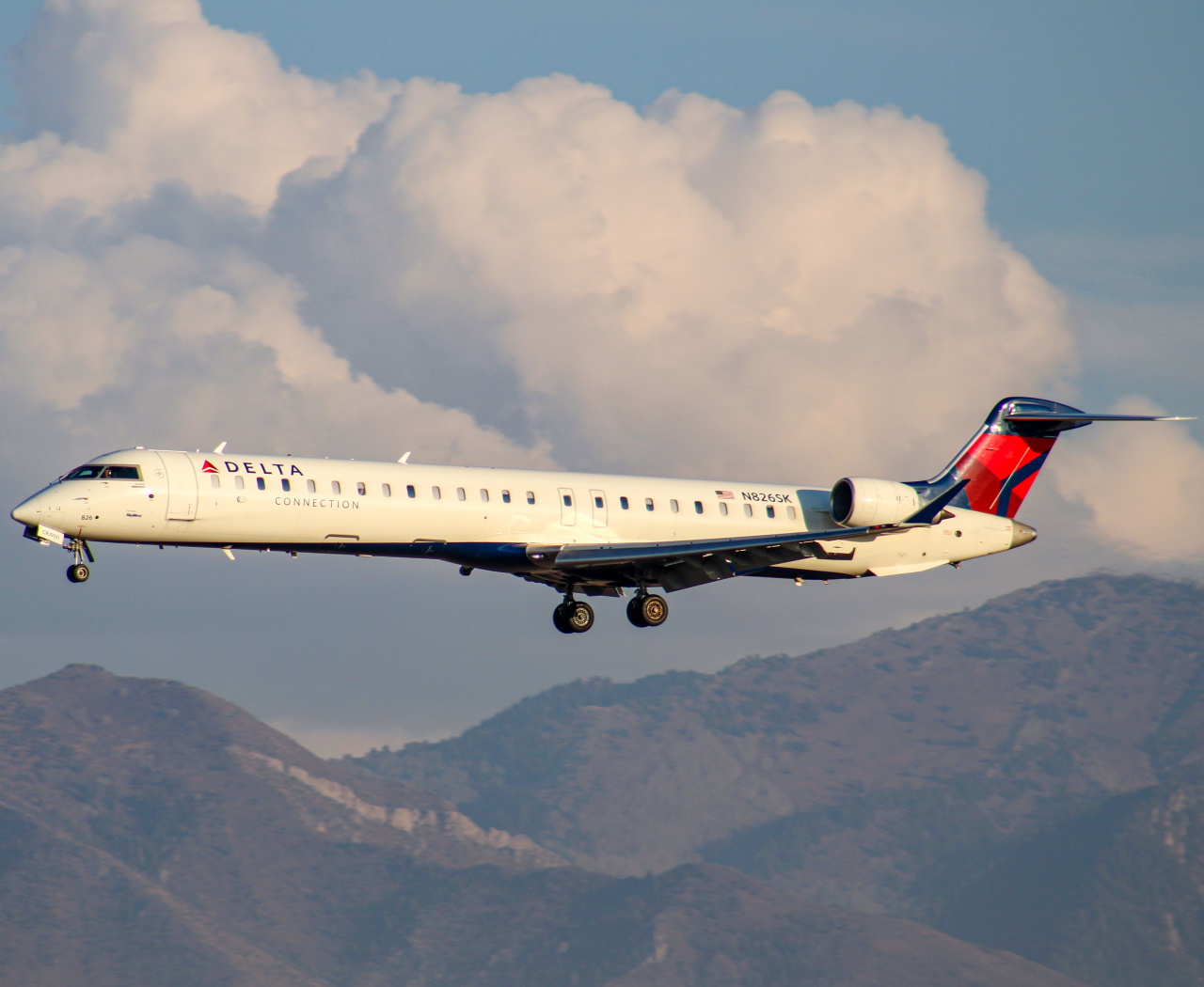 Full size: Delta Connection Mitsubishi CRJ-900 N826SK at Salt Lake City International Airport