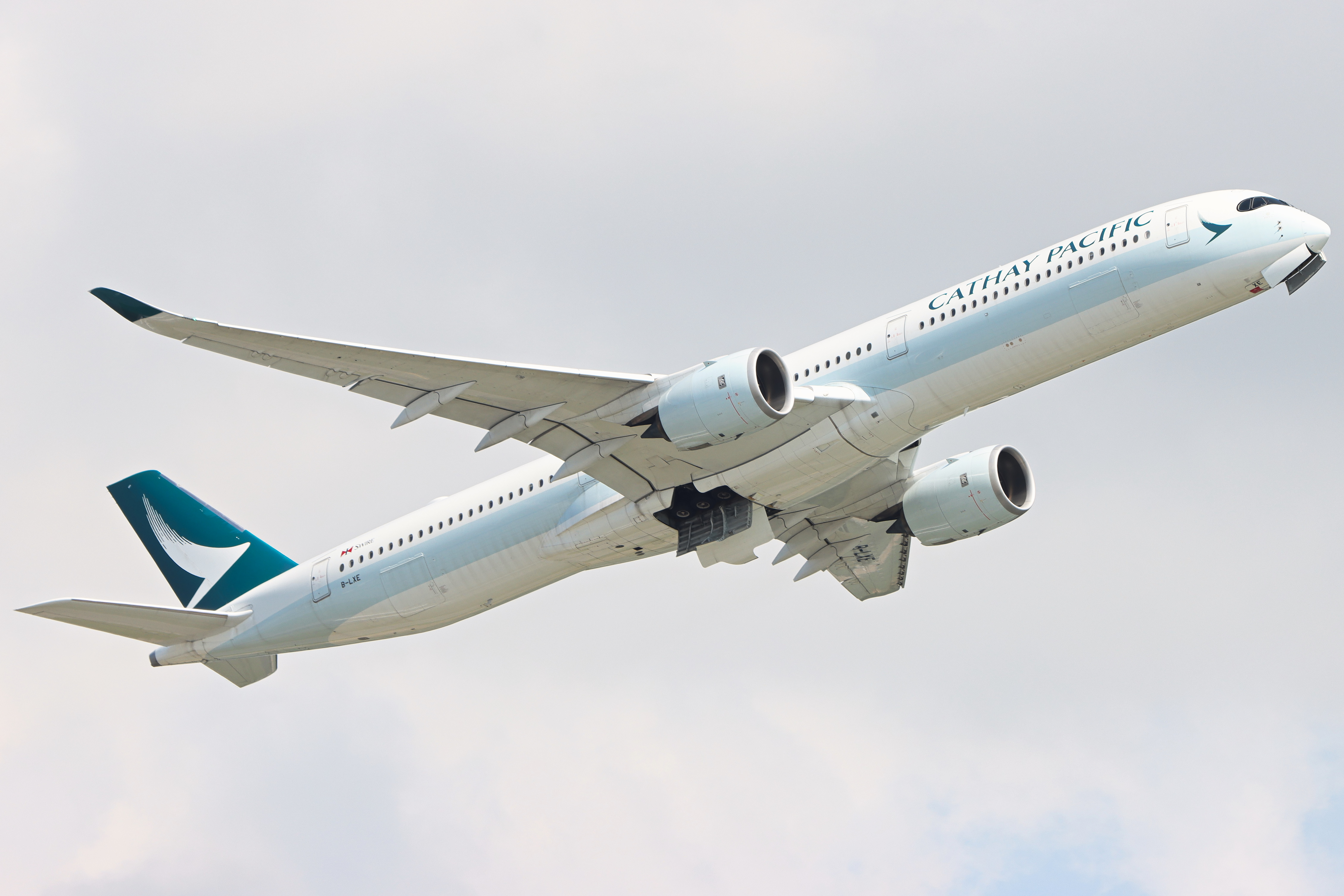 Full size: Cathay Pacific  Airbus A350-1000 B-LXE at Hong Kong International Airport