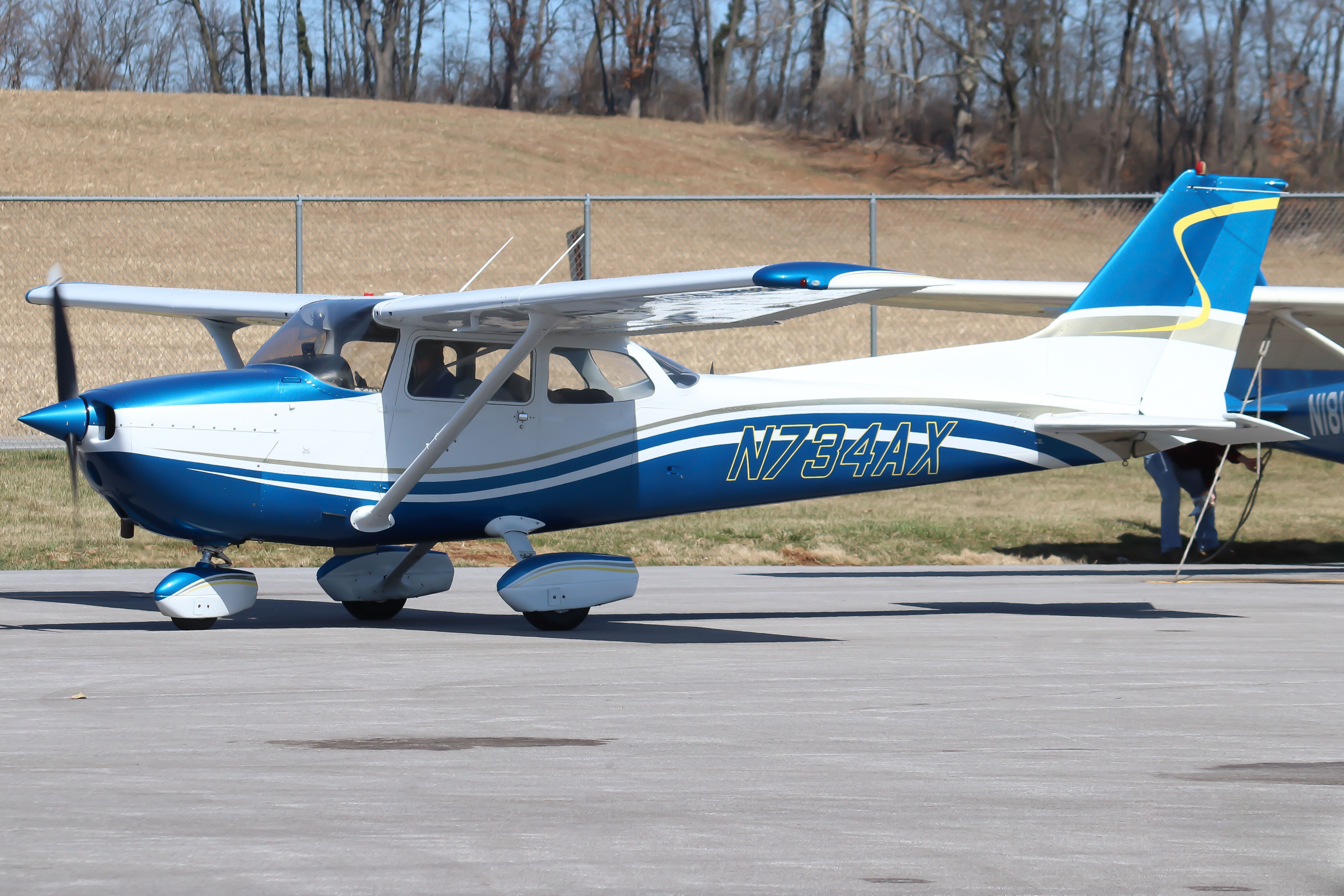 Full size: PRIVATE Cessna 172 N734AX at York Airport