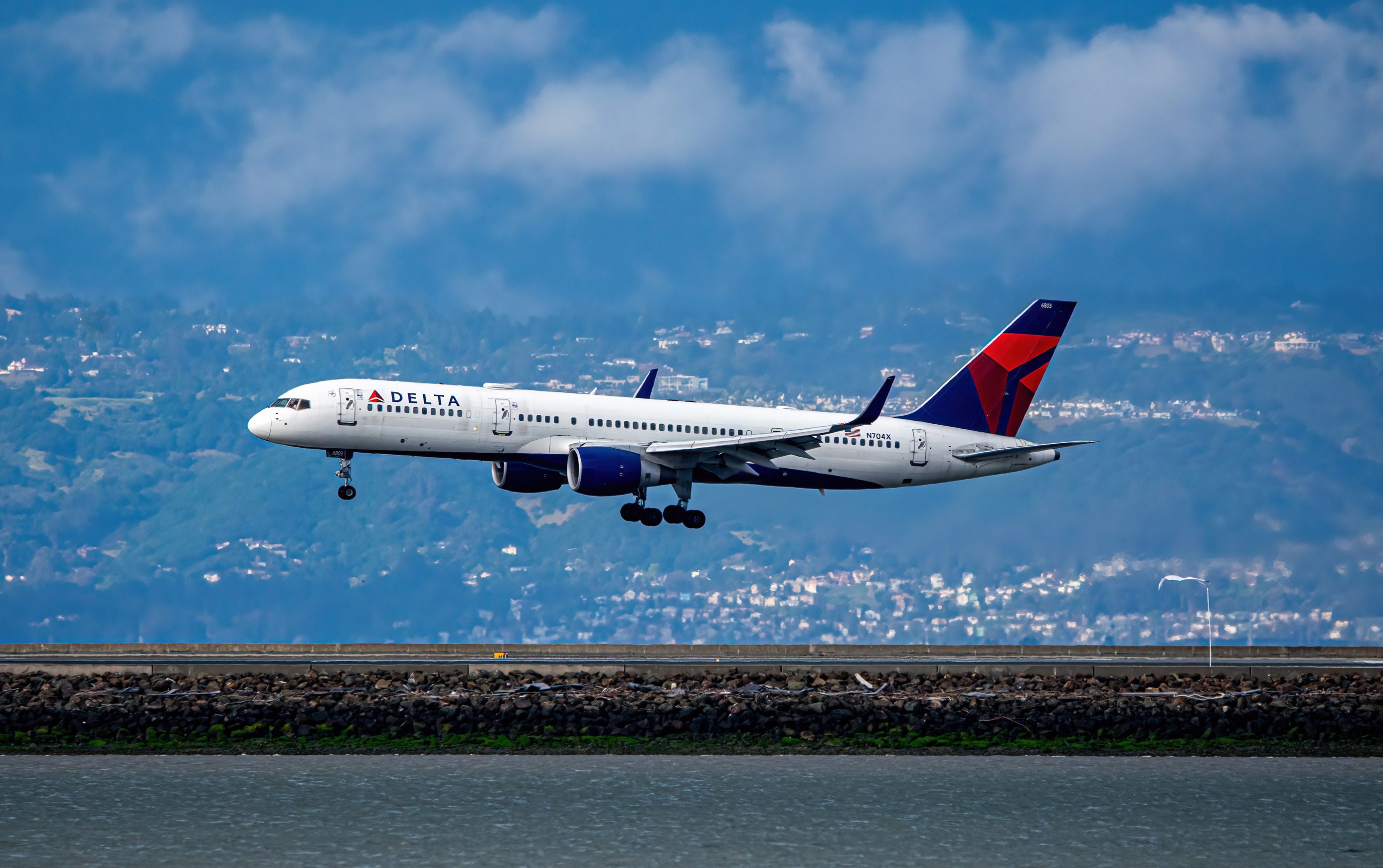 Full size: Delta Airlines Boeing 757-200 N704X at San Francisco International Airport