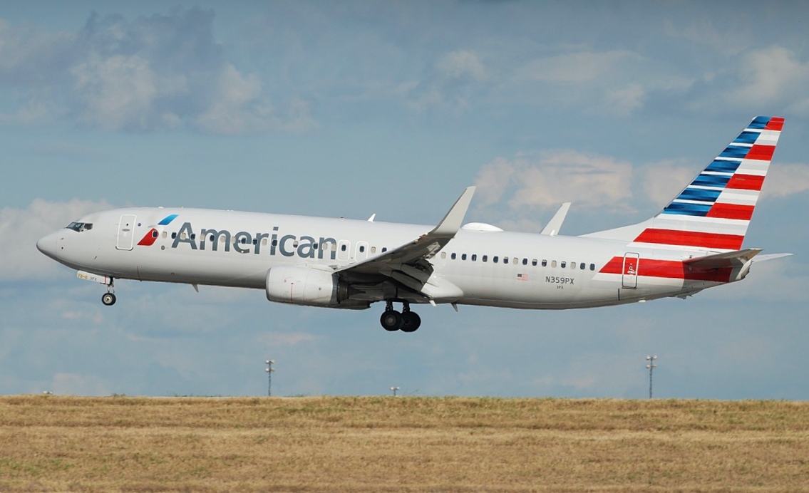 Full size: American Airlines Boeing 737-800 N359PX at Reno/Tahoe International Airport