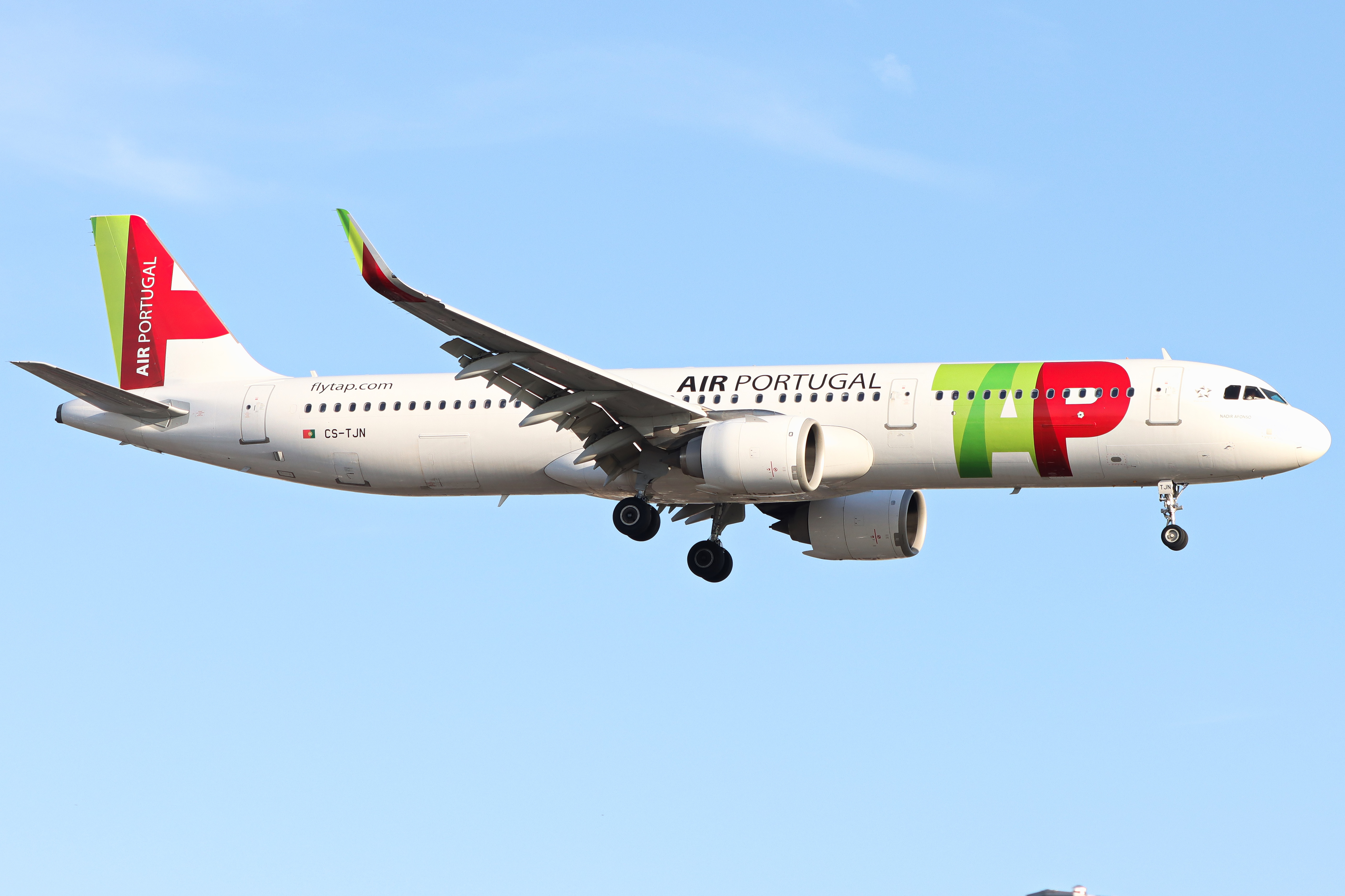 Full size: TAP Air Portugal Airbus A321NEO CS-TJN at London Heathrow International Airport