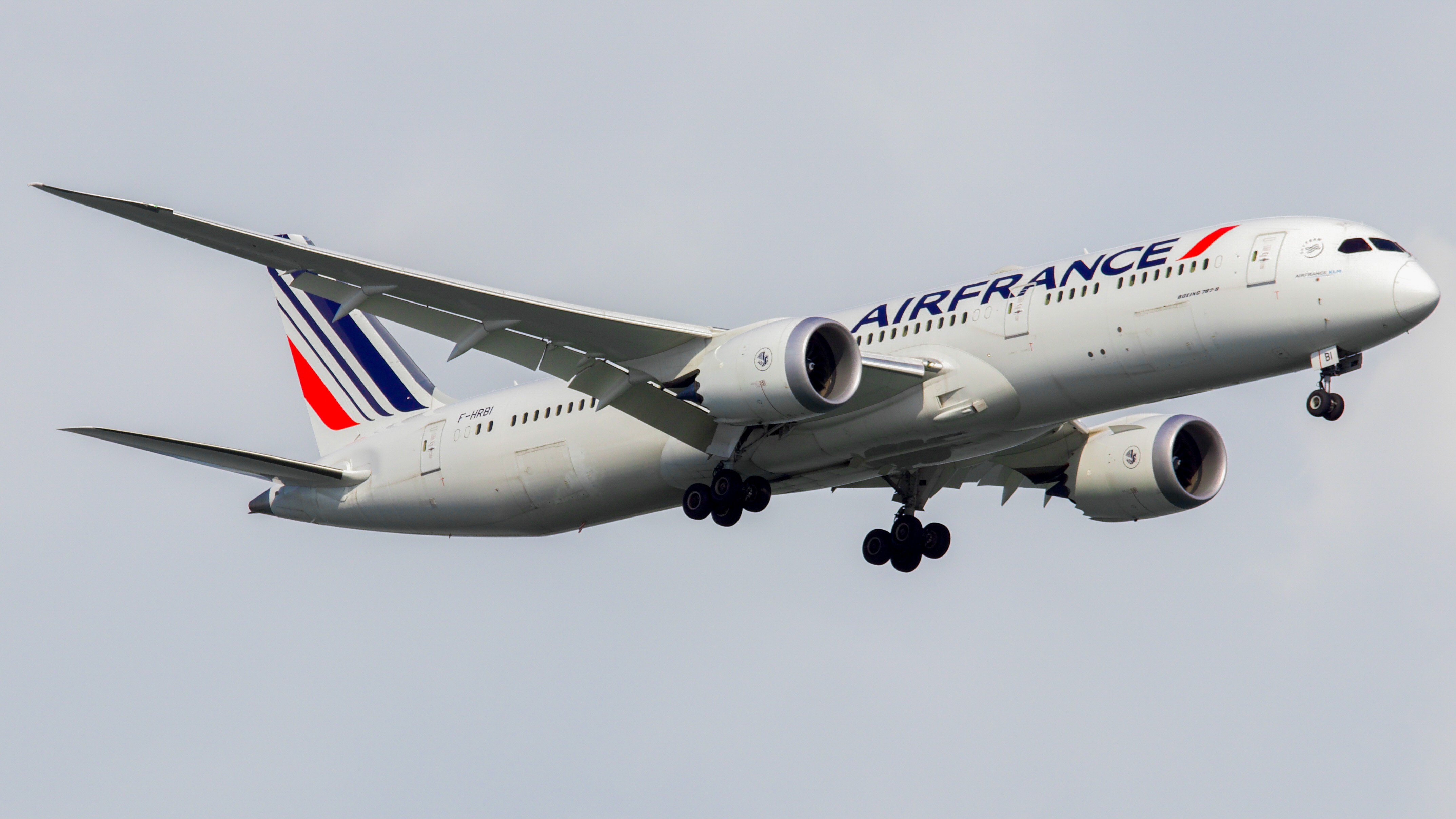 Full size: Air France Boeing 787-9 F-HRBI at Singapore-Changi Airport