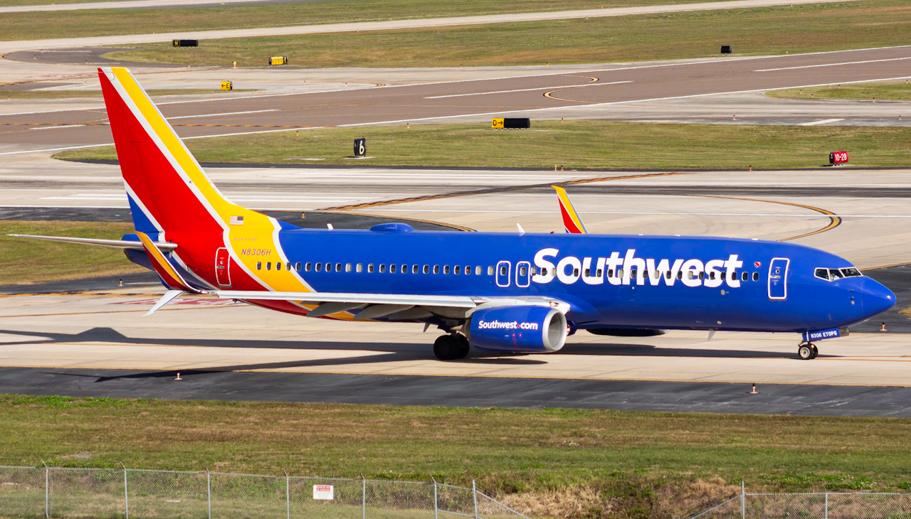 Full size: Southwest Airlines Boeing 737-800 N8306H at Tampa International Airport
