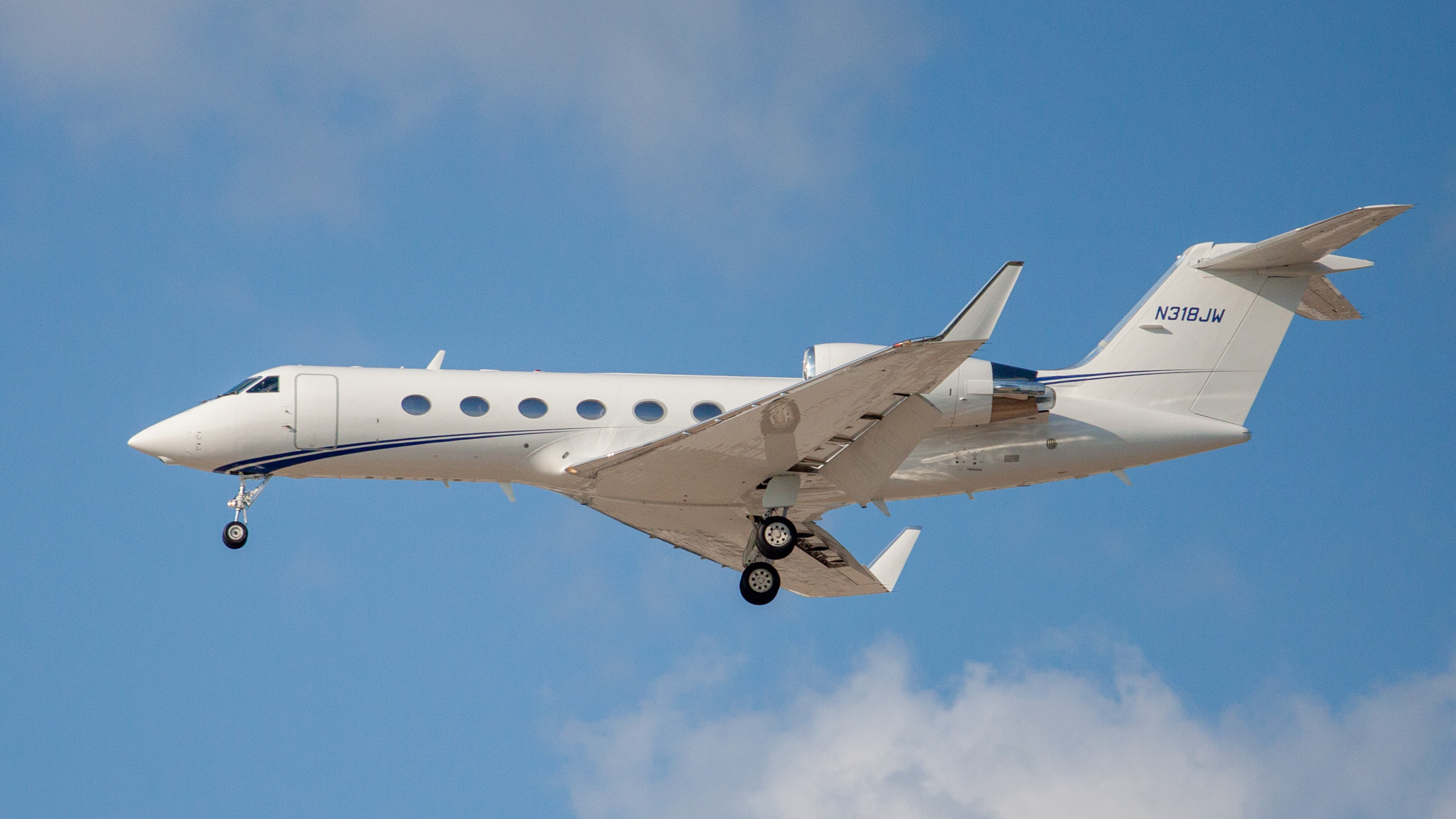 Full size: PRIVATE Gulfstream IV N318JW at Houston-George Bush Intercontinental Airport