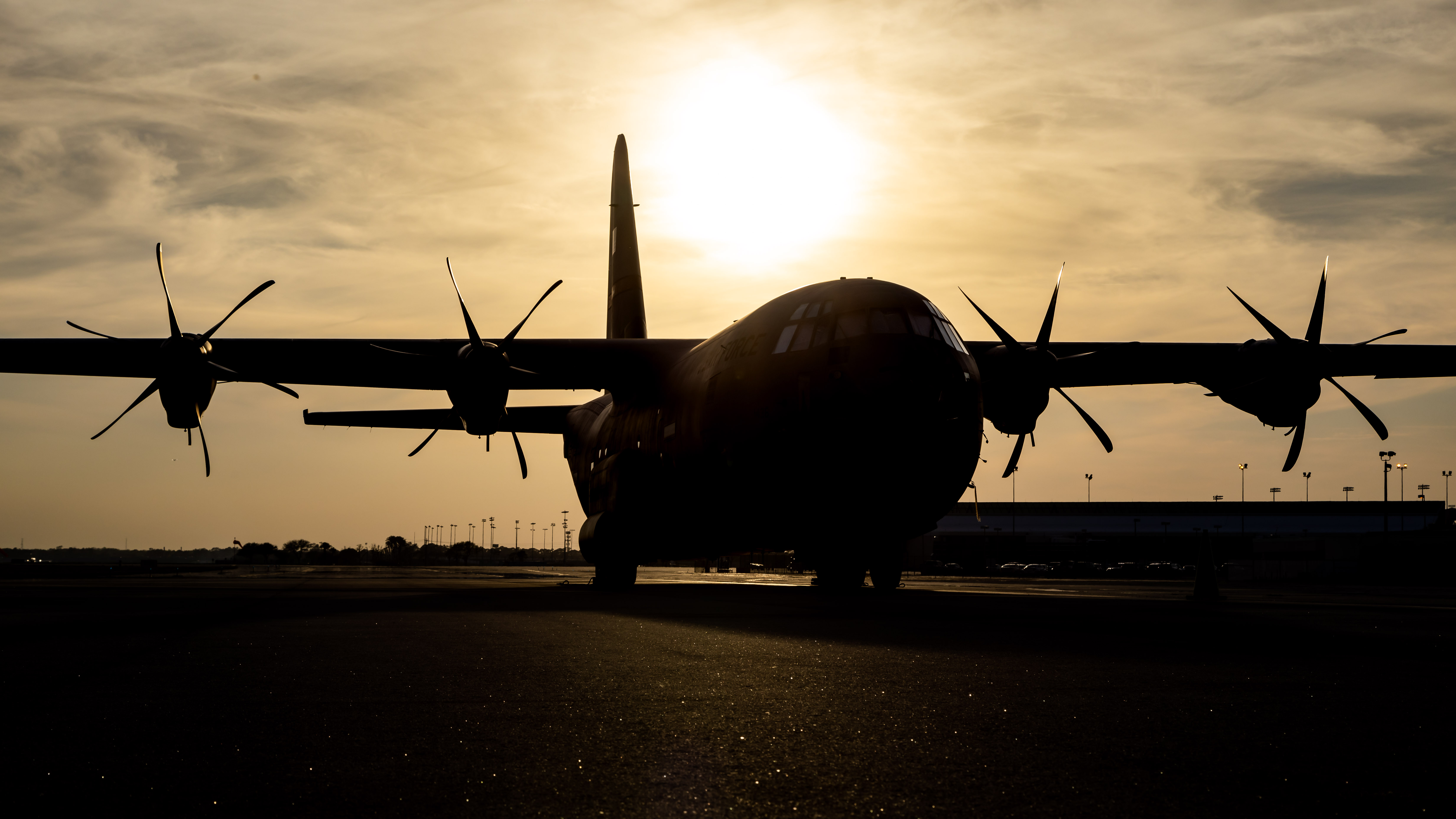 Full size: USAF - United States Air Force Lockheed C-130J Hercules 05-1436 at Daytona Beach International Airport