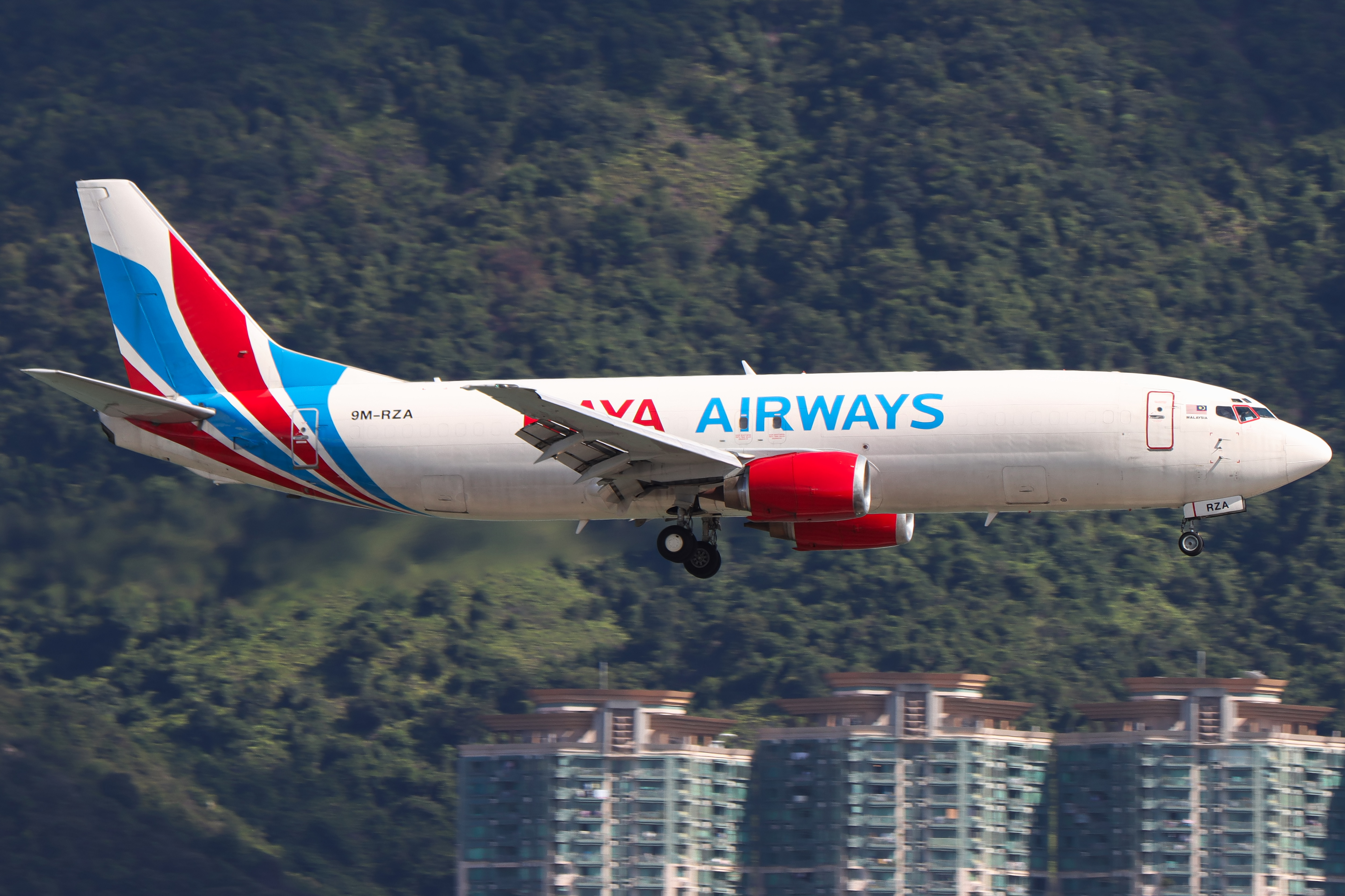 Full size: RAYA AIRWAYS Boeing 737-400F 9M-RZA at Hong Kong International Airport