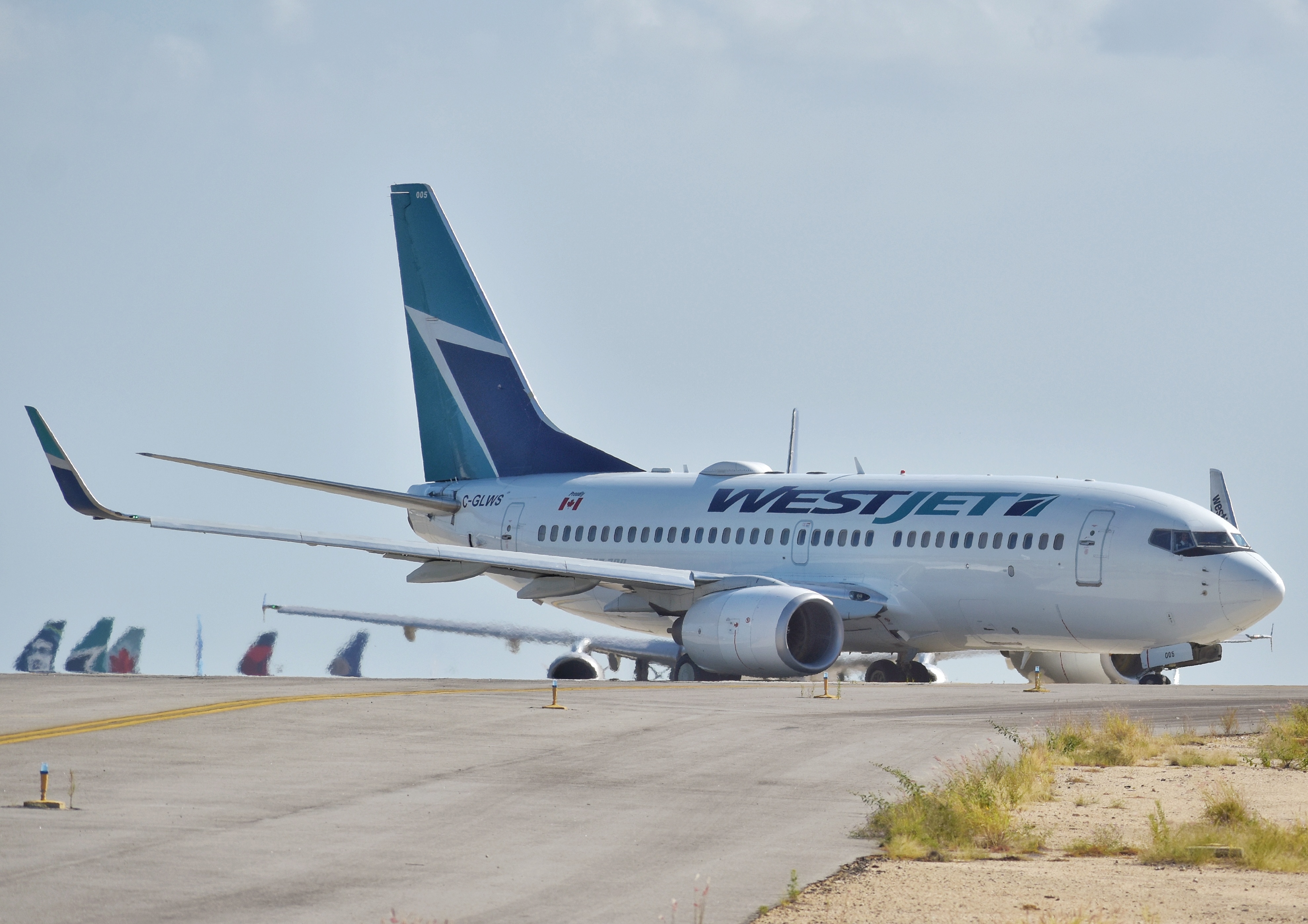 Full size: WestJet Boeing 737-700 C-GLWS at San Jose del Cabo Los Cabos International Airport