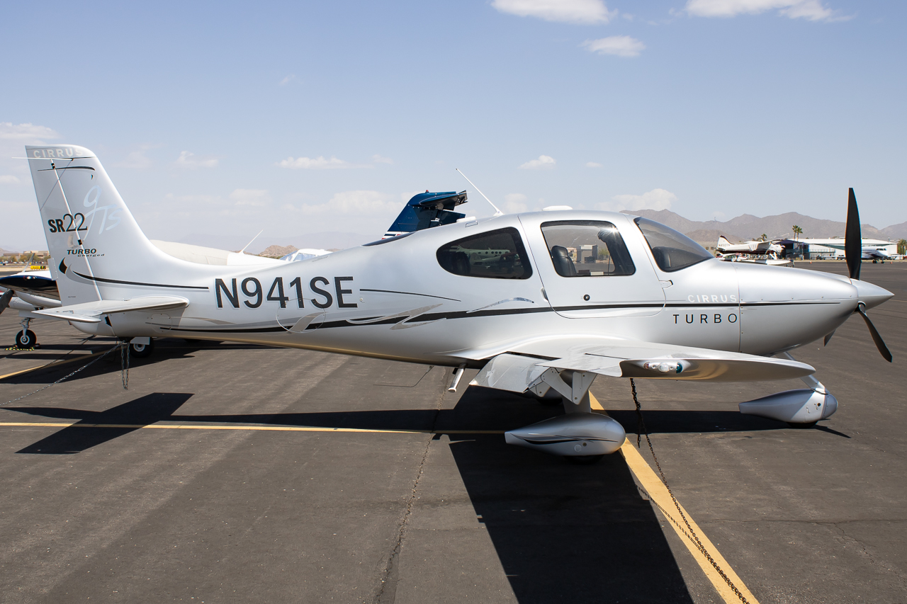 Full size: PRIVATE Cirrus SR22 N941SE at Falcon Field Airport