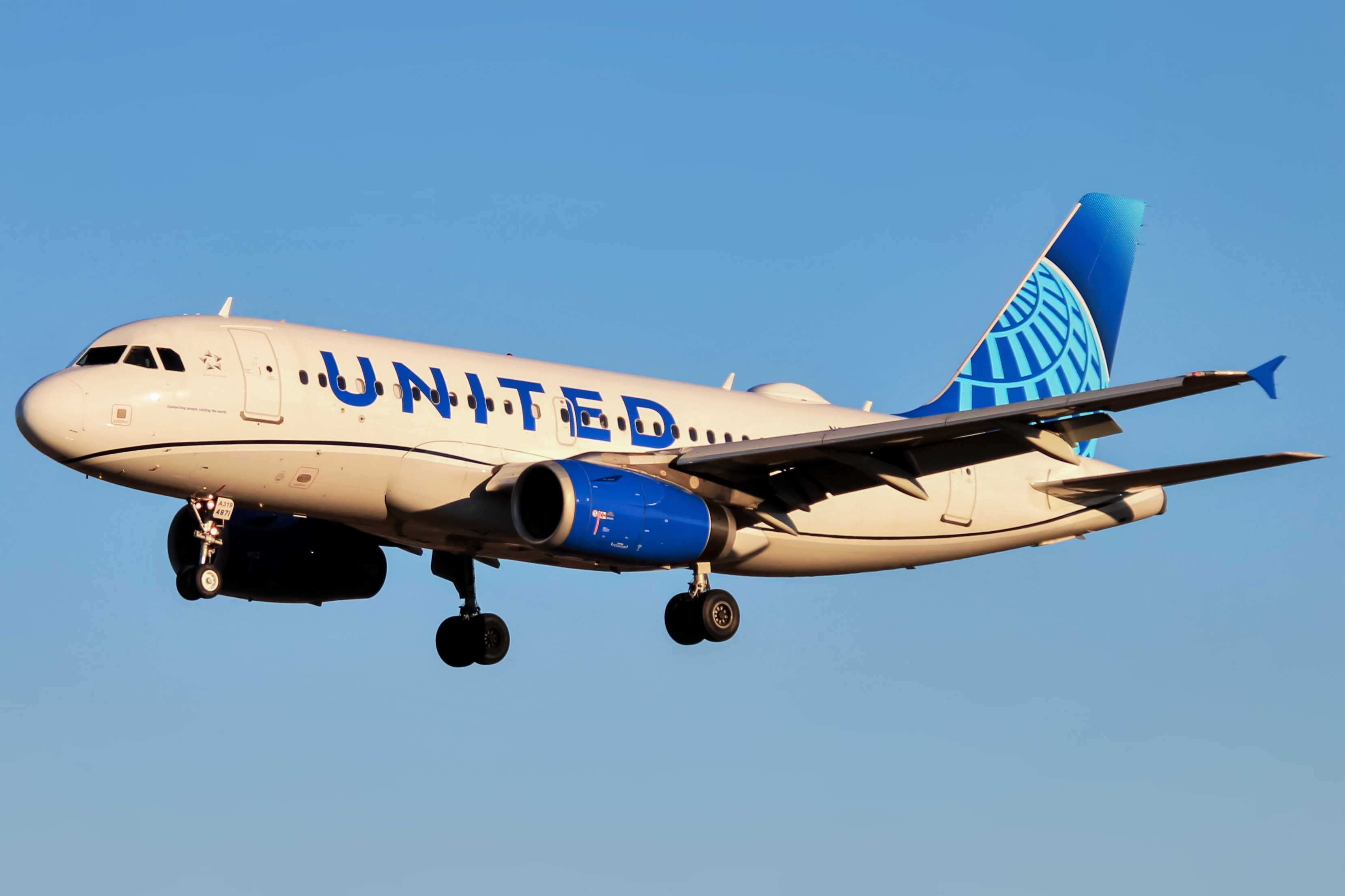Full size: United Airlines Airbus A319 N871UA at Baltimore/Washington International Thurgood Marshall Airport