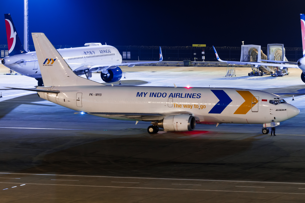 Full size: My Indo Airlines Boeing 737-300 PK-MYB at Macau International Airport