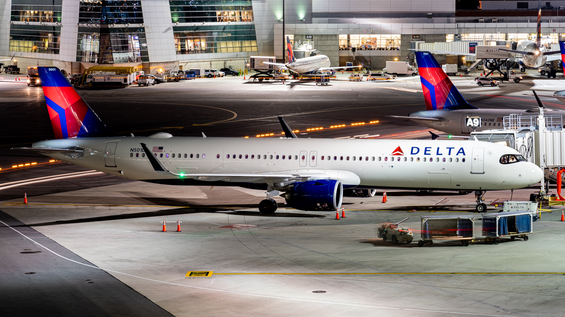 Full size: Delta Airlines Airbus A321NEO N501DA at General Edward Lawrence Logan International Airport