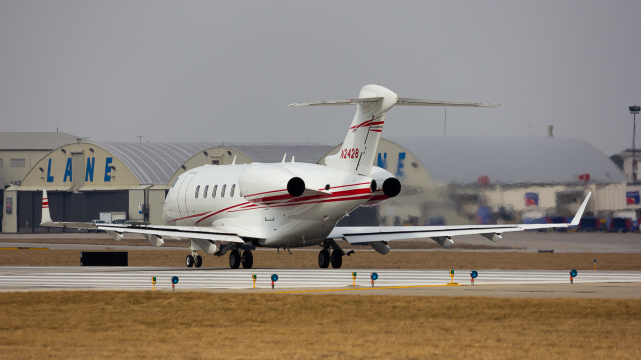 Full size: PRIVATE Bombardier Challenger 300 N2428 at John Glenn Columbus International Airport
