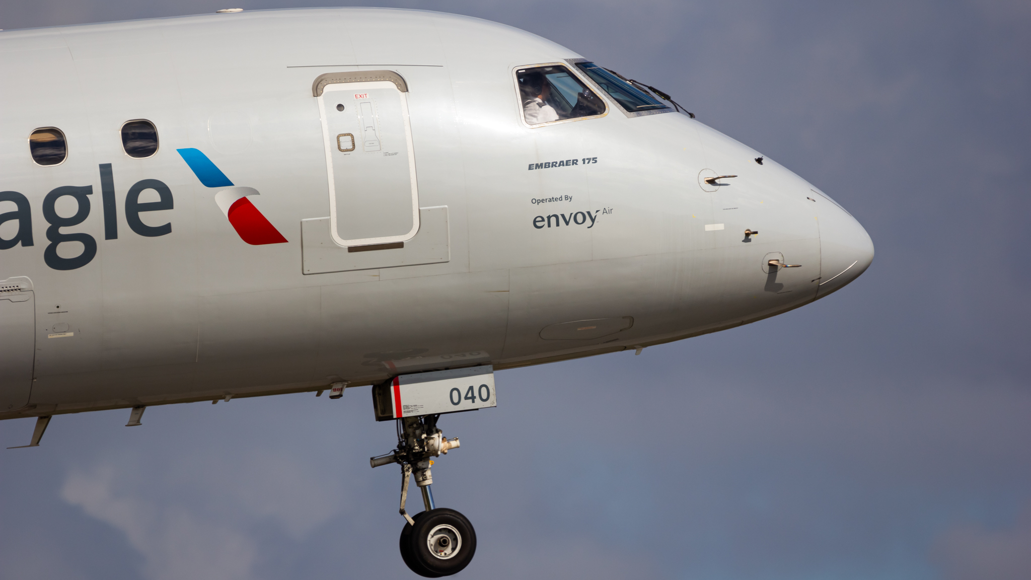 Full size: American Eagle Embraer E175 N240NN at Miami International Airport