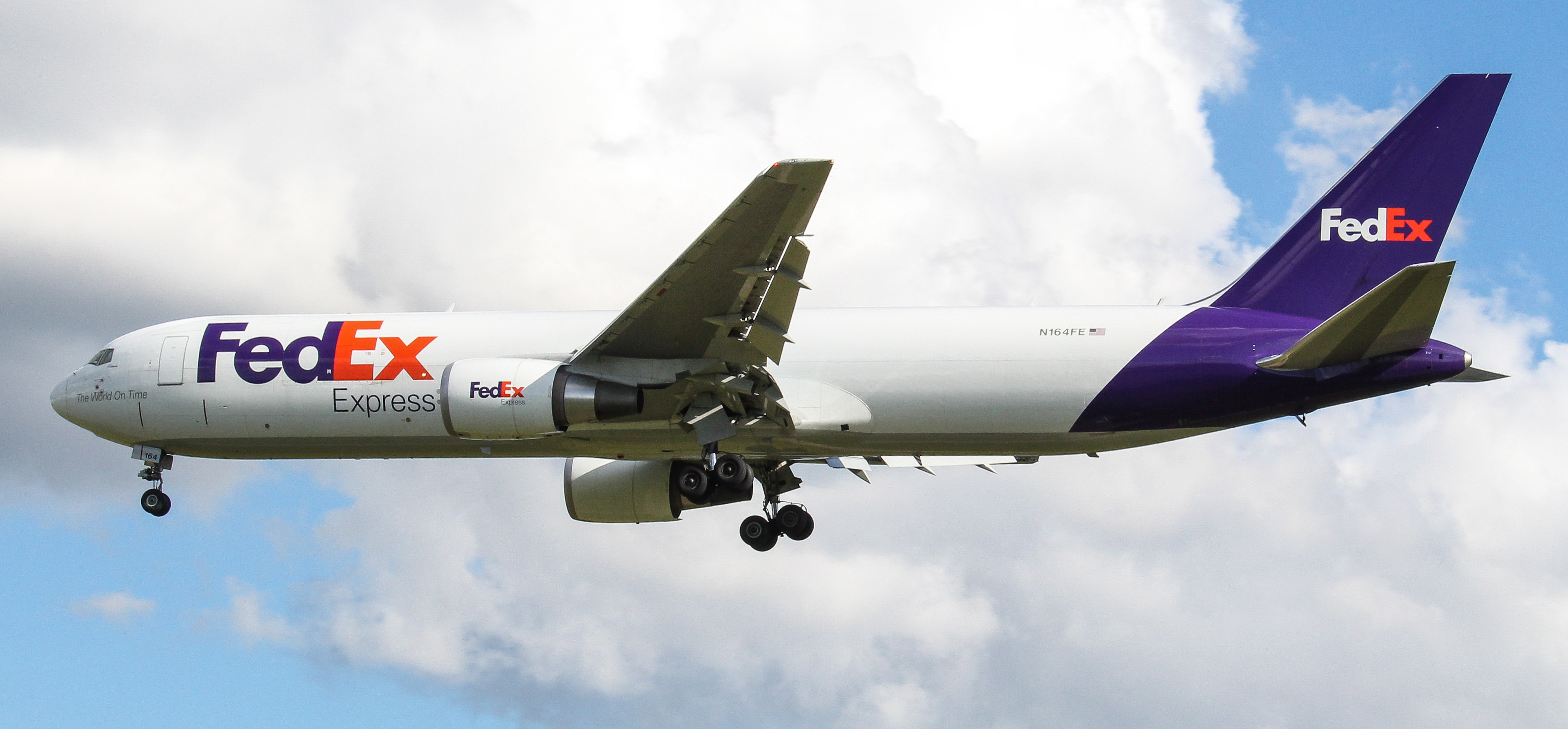Full size: FedEx Boeing 767-300F N164FE at Philadelphia International Airport