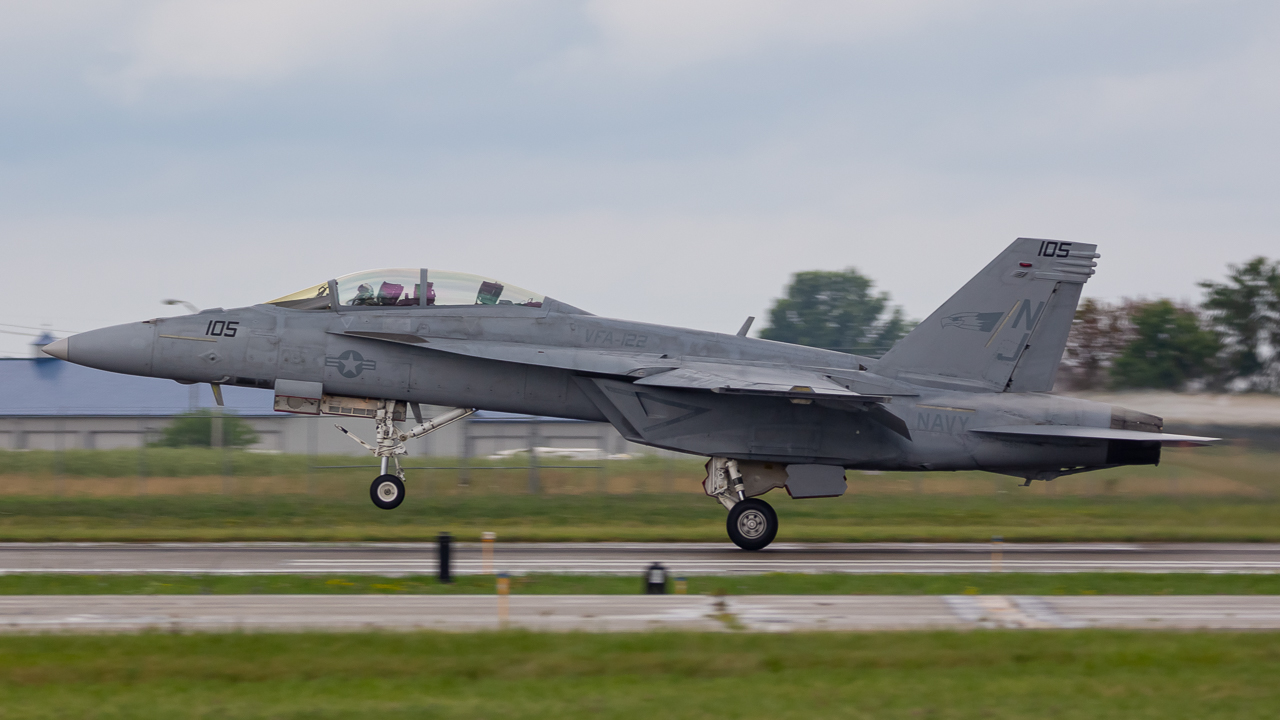 Full size: USAF - United States Air Force Boeing F/A-18E/F Super Hornet 166617 at James M Cox Dayton International Airport