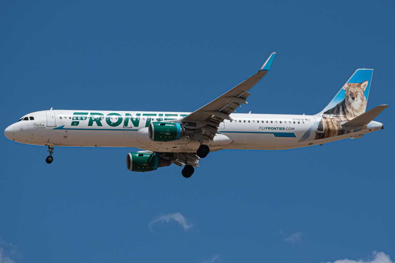 Full size: Frontier Airlines Airbus A321-200 N715FR at Denver International Airport