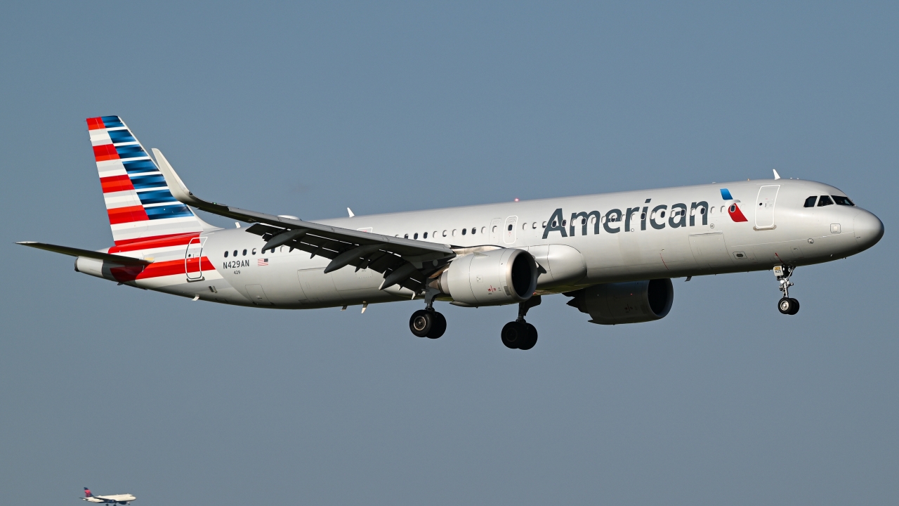 Full size: American Airlines Airbus A321NEO N429AN at Dallas-Fort Worth International Airport