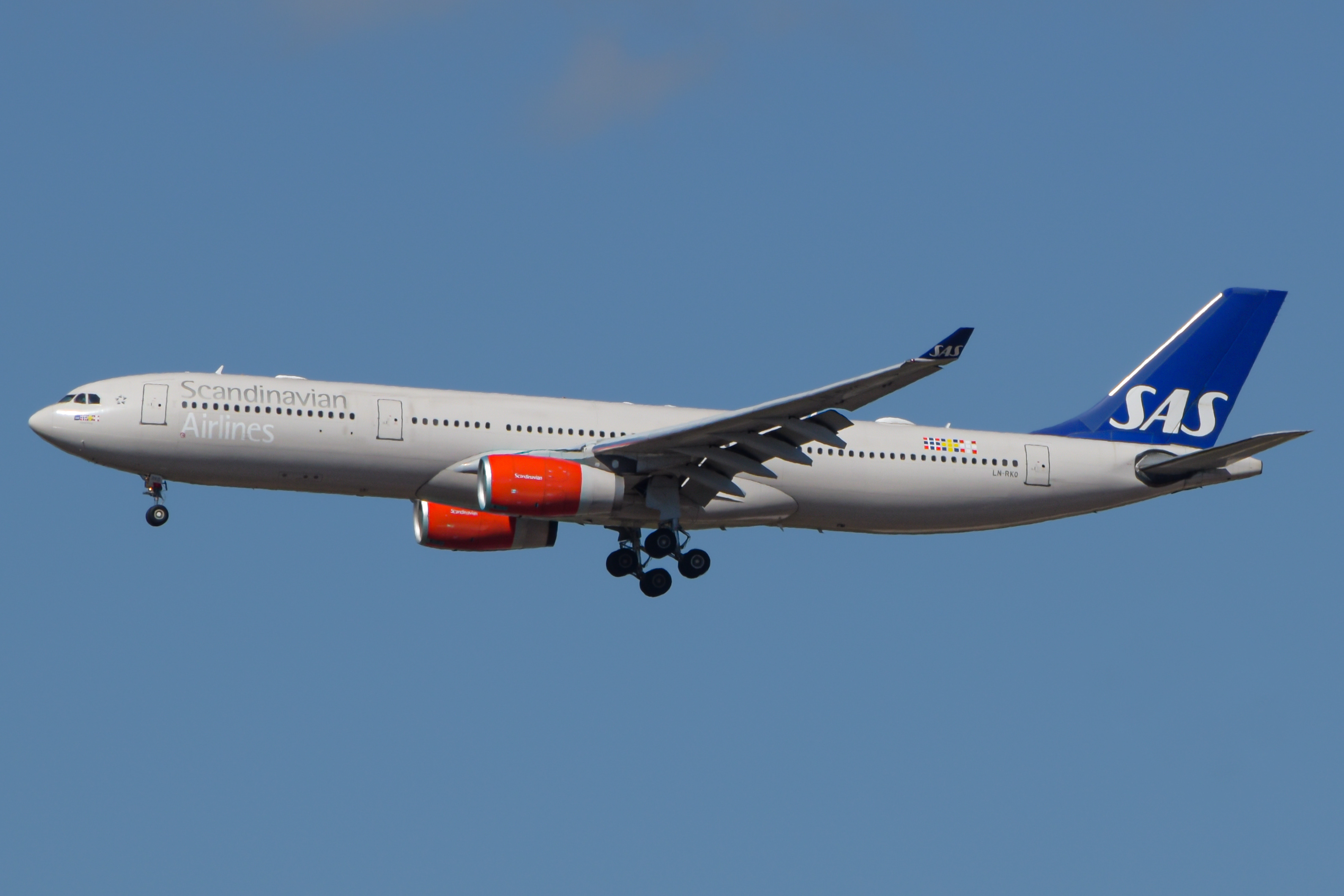 Full size: Scandinavian Airlines Airbus A330-300 LN-RKO at Washington Dulles International Airport