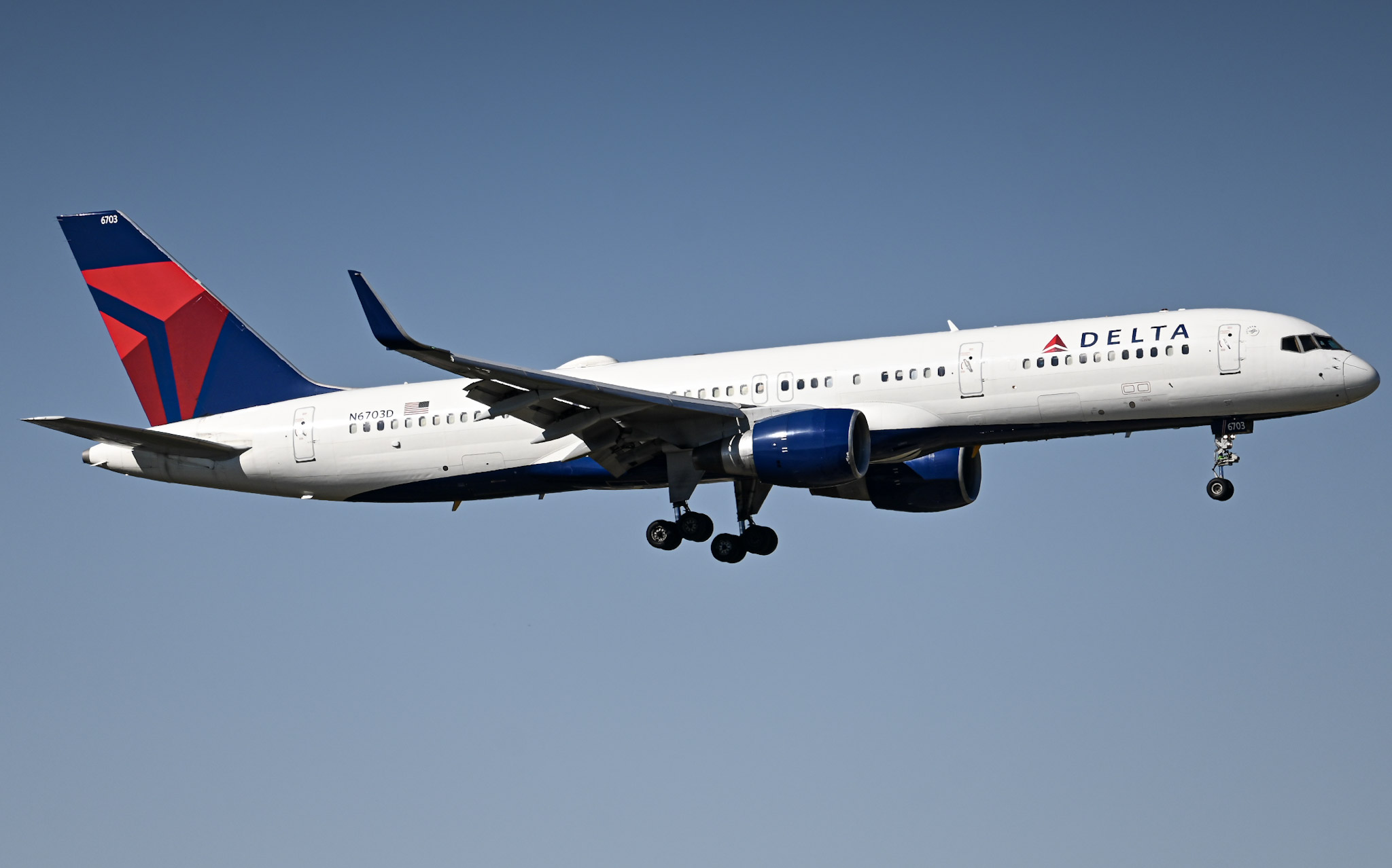 Full size: Delta Airlines Boeing 757-200 N6703D at Hartsfield-Jackson Atlanta International Airport