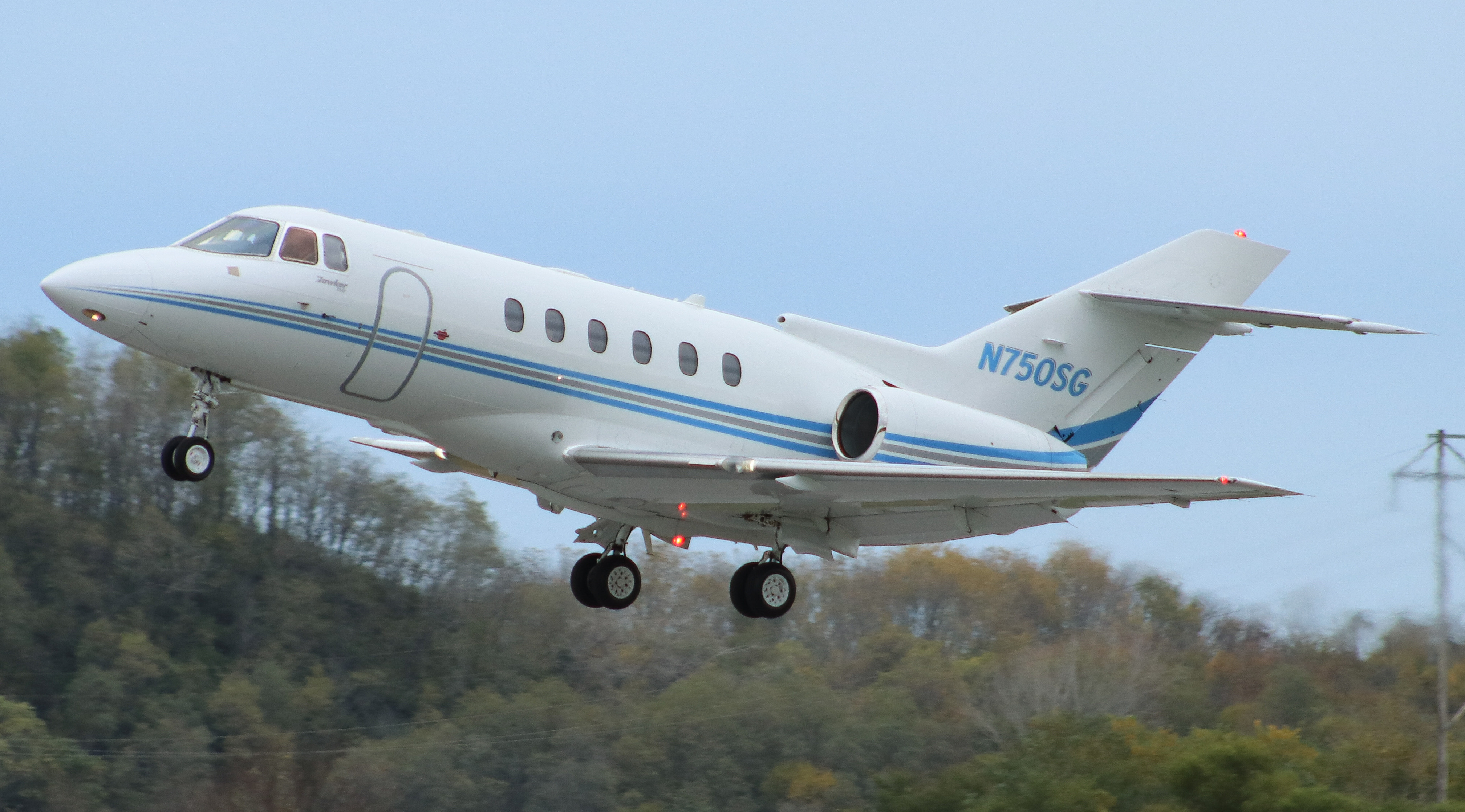 Full size: PRIVATE Beechcraft Hawker 750 N750SG at York Airport