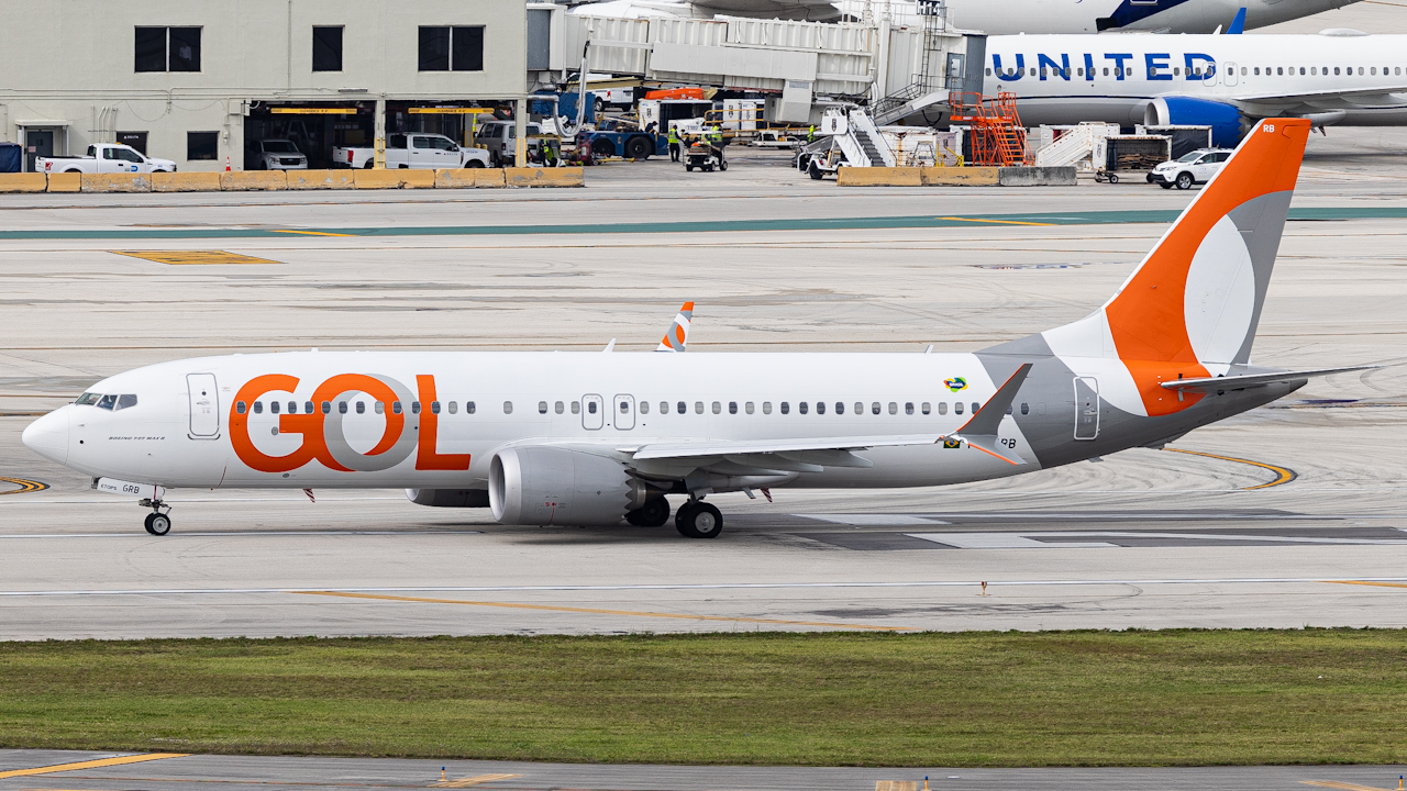 Full size: GOL Linhas Aereas Boeing 737 MAX 8 PS-GRB at Miami International Airport