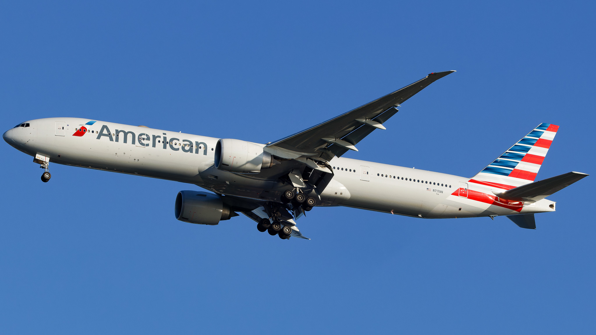 Full size: American Airlines Boeing 777-300ER N717AN at John F. Kennedy International Airport