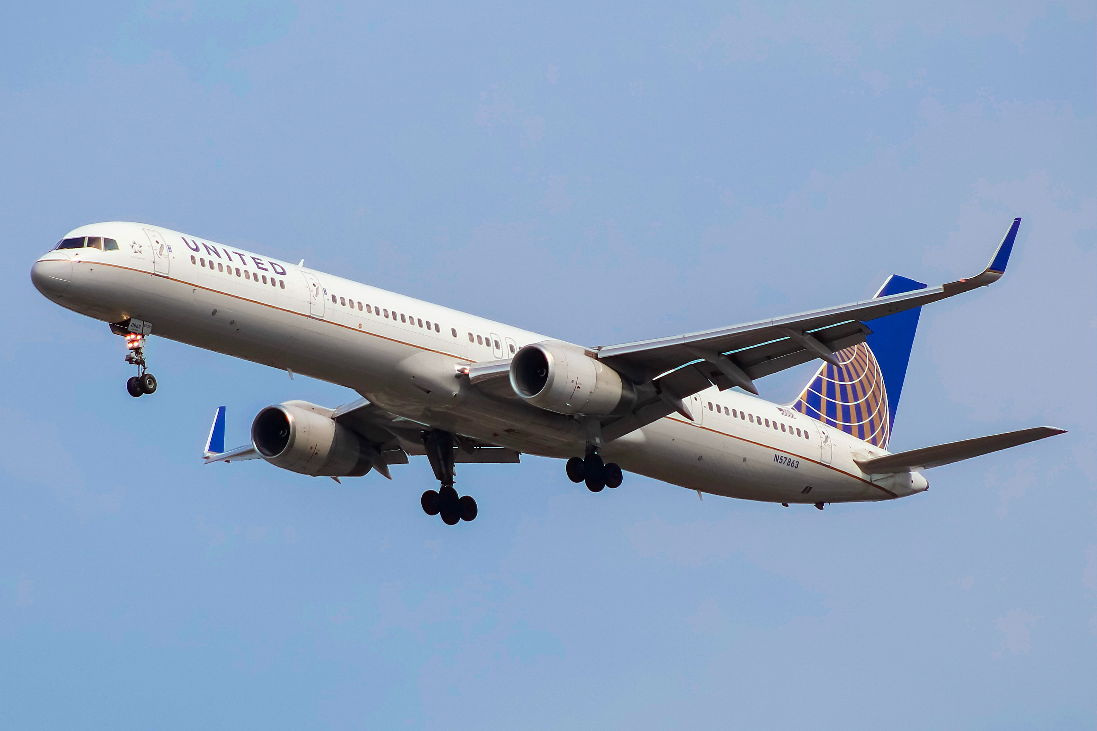 Full size: United Airlines Boeing 757-300 N57863 at Chicago O'Hare International Airport
