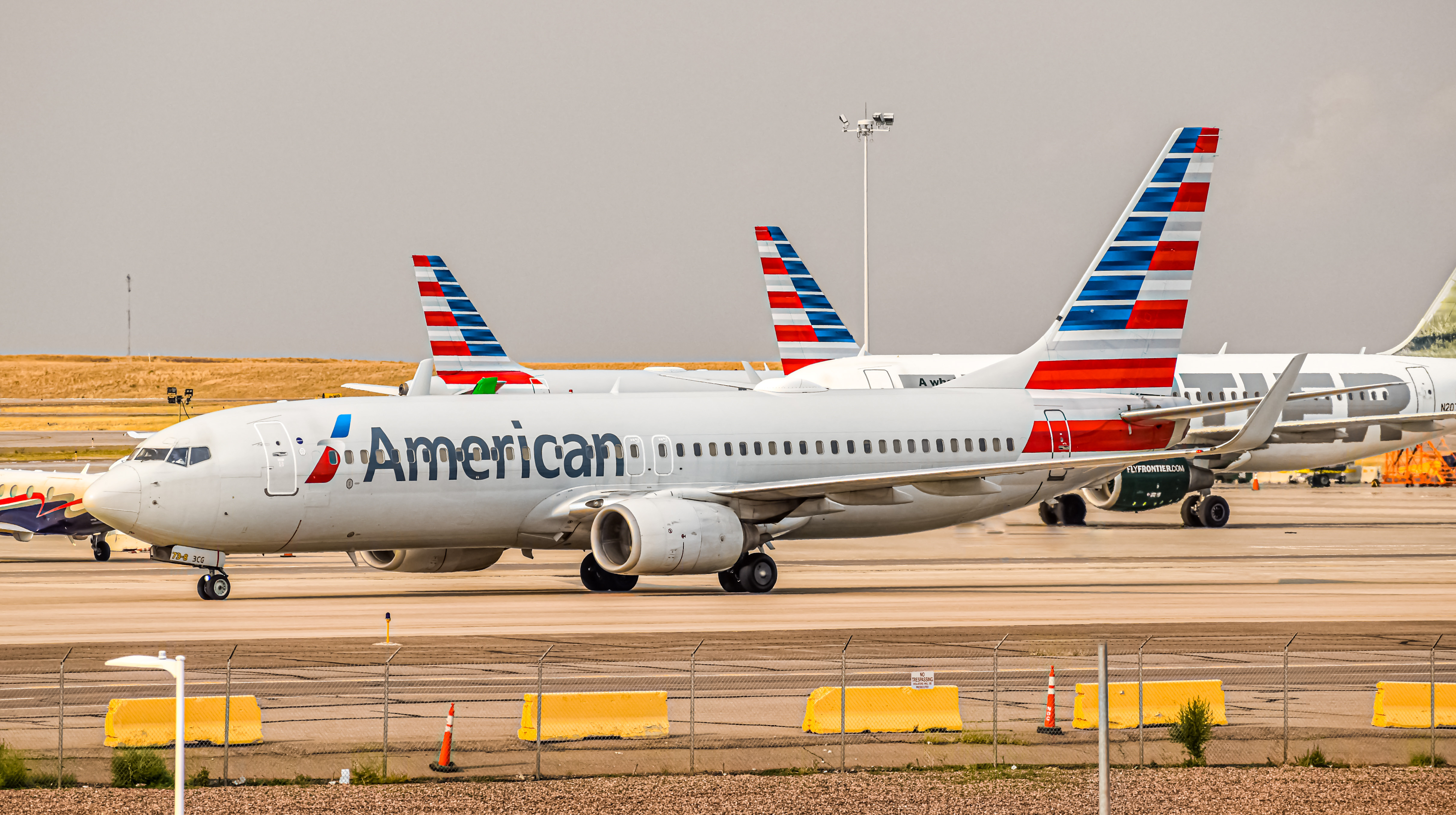 Full size: American Airlines Boeing 737-800 N830NN at Denver International Airport
