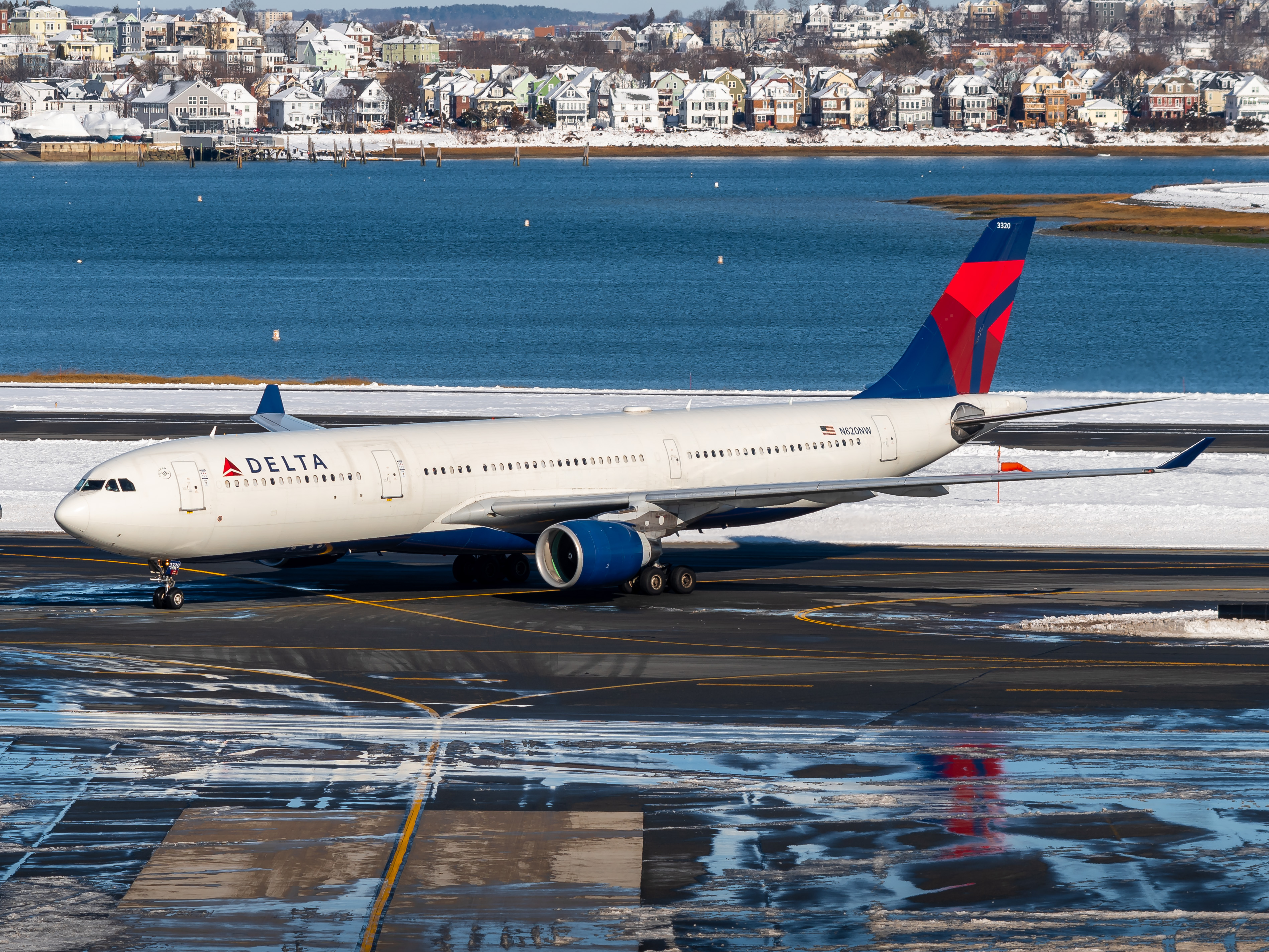 Full size: Delta Airlines Airbus A330-300 N820NW at General Edward Lawrence Logan International Airport
