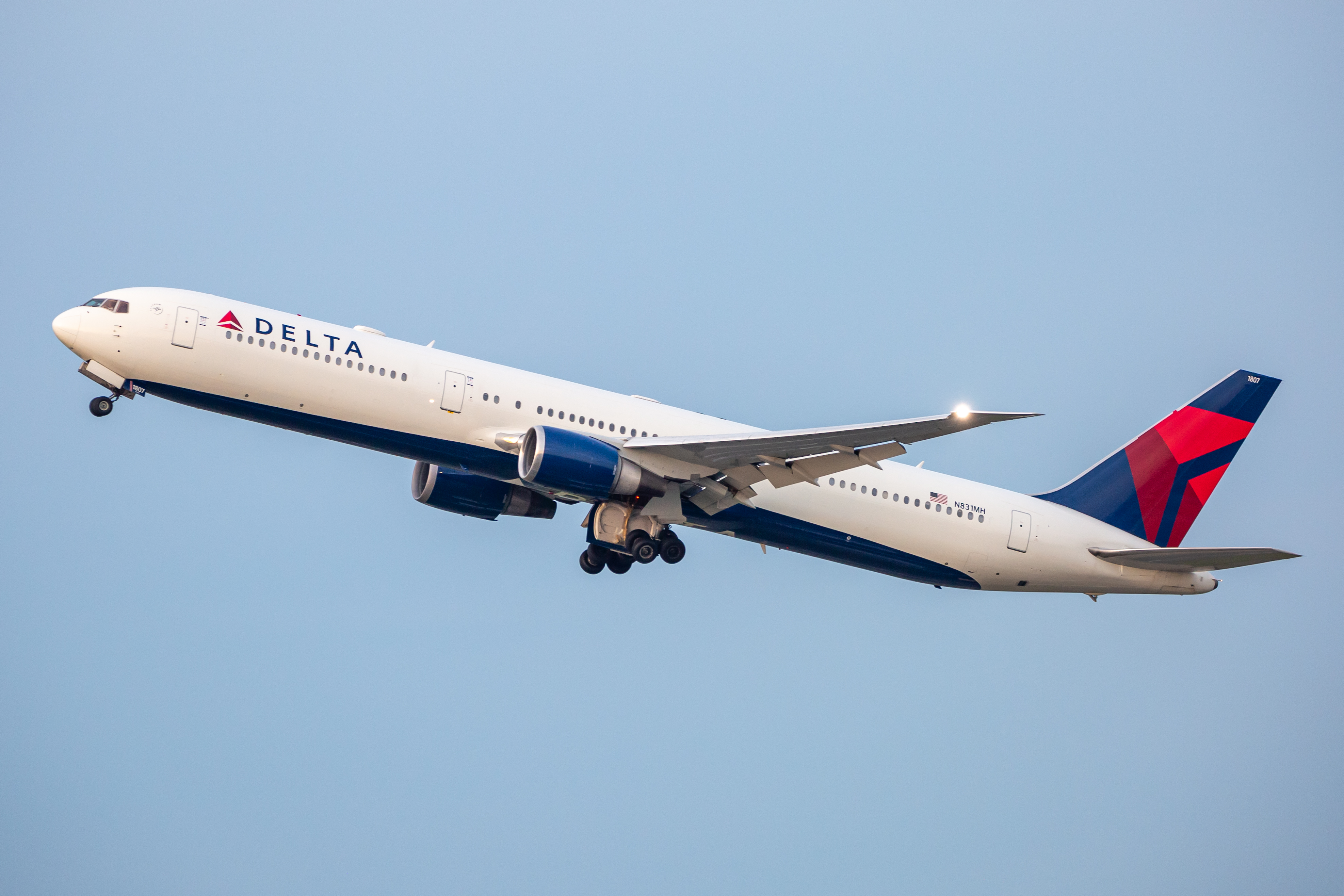 Full size: Delta Airlines Boeing 767-400ER N831MH at General Edward Lawrence Logan International Airport
