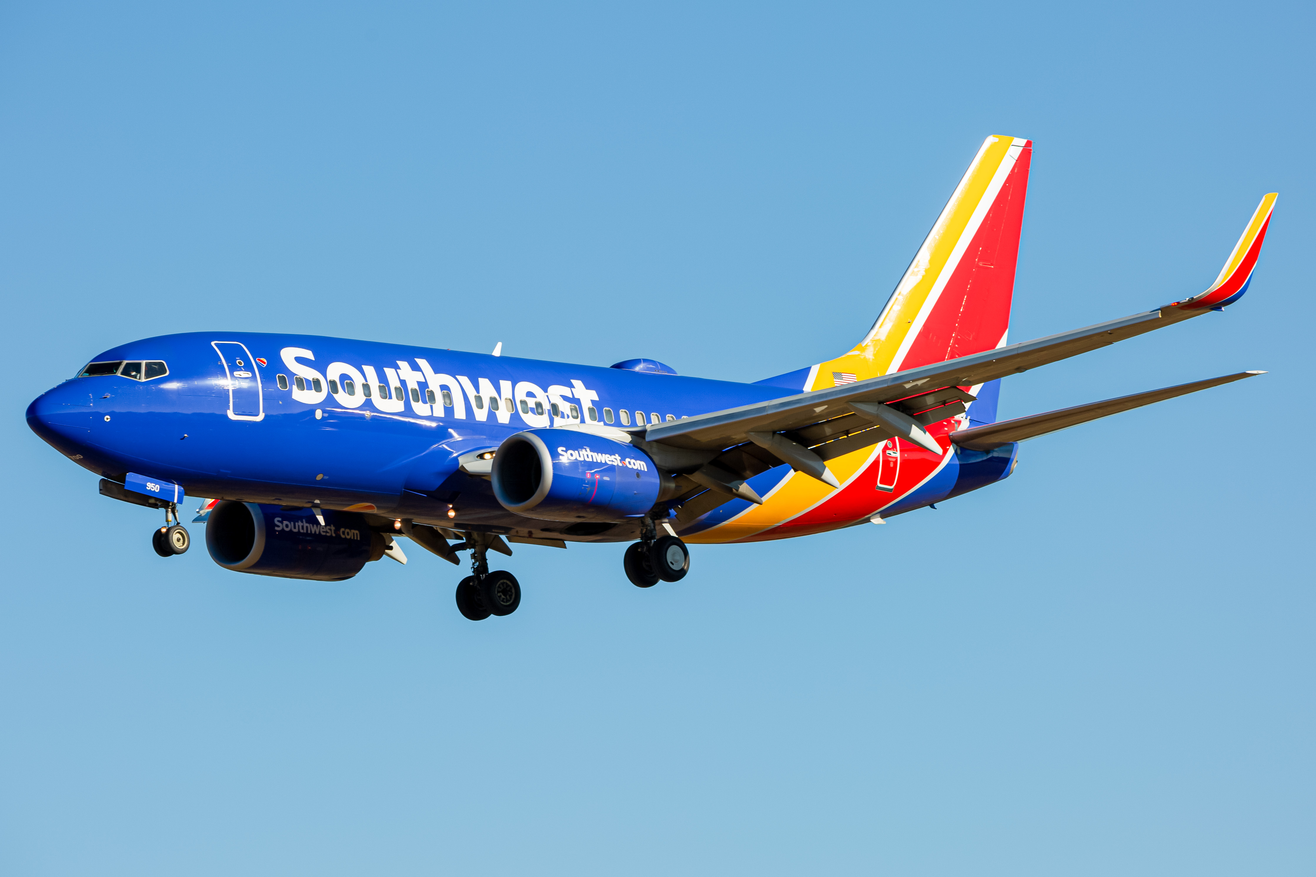 Full size: Southwest Airlines Boeing 737-700 N950WN at Baltimore/Washington International Thurgood Marshall Airport