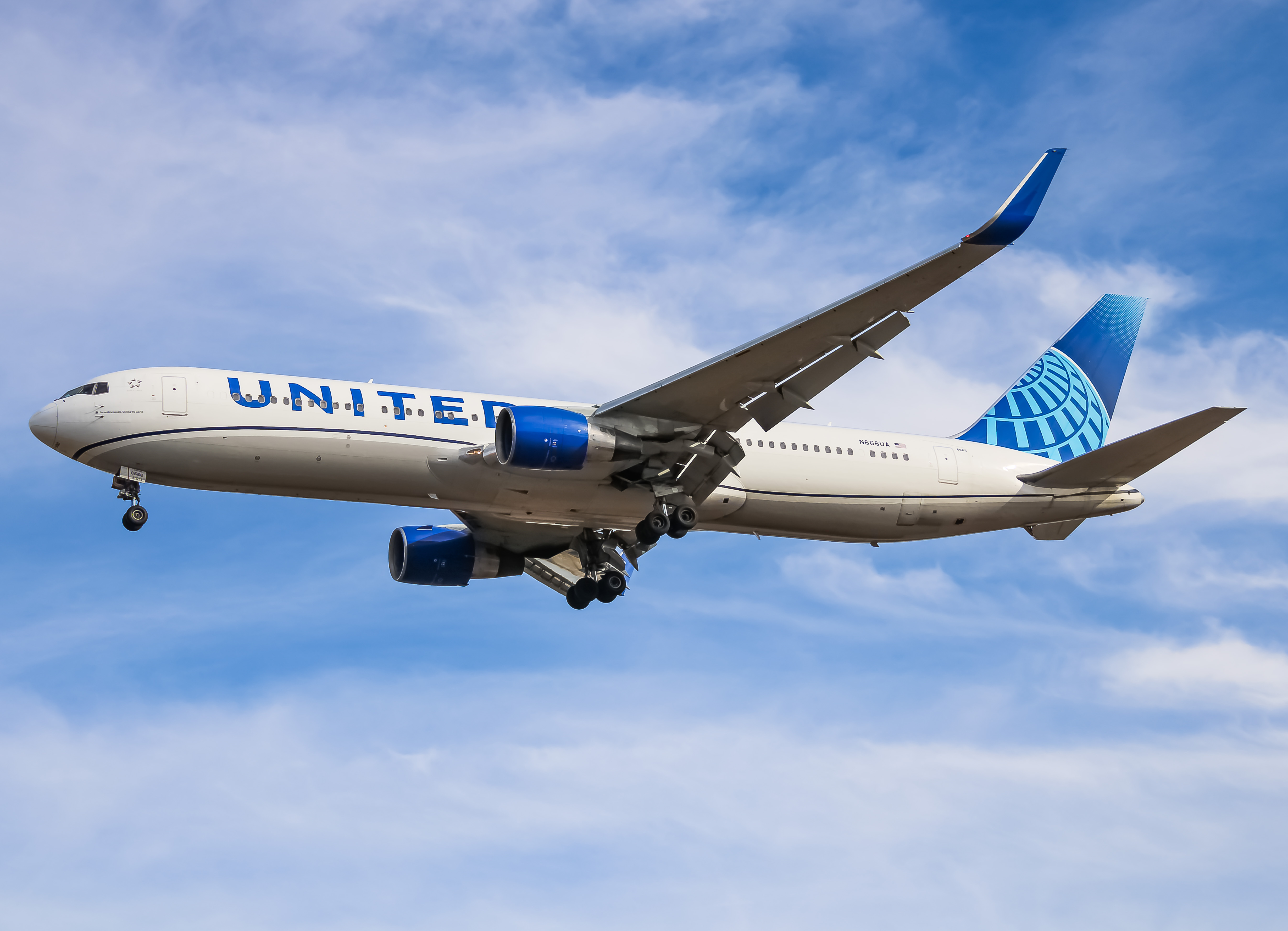 Full size: United Airlines Boeing 767-300ER N666UA at Washington Dulles International Airport