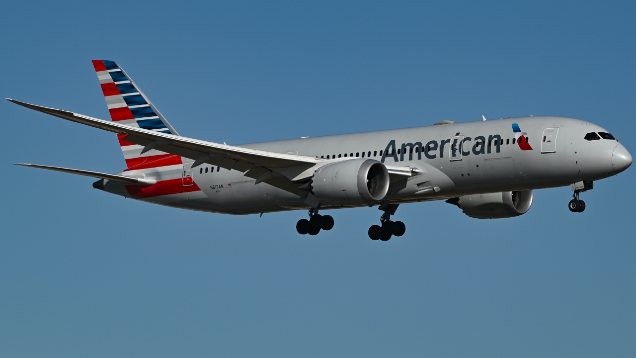 Full size: American Airlines Boeing 787-8 N817AN at Dallas-Fort Worth International Airport