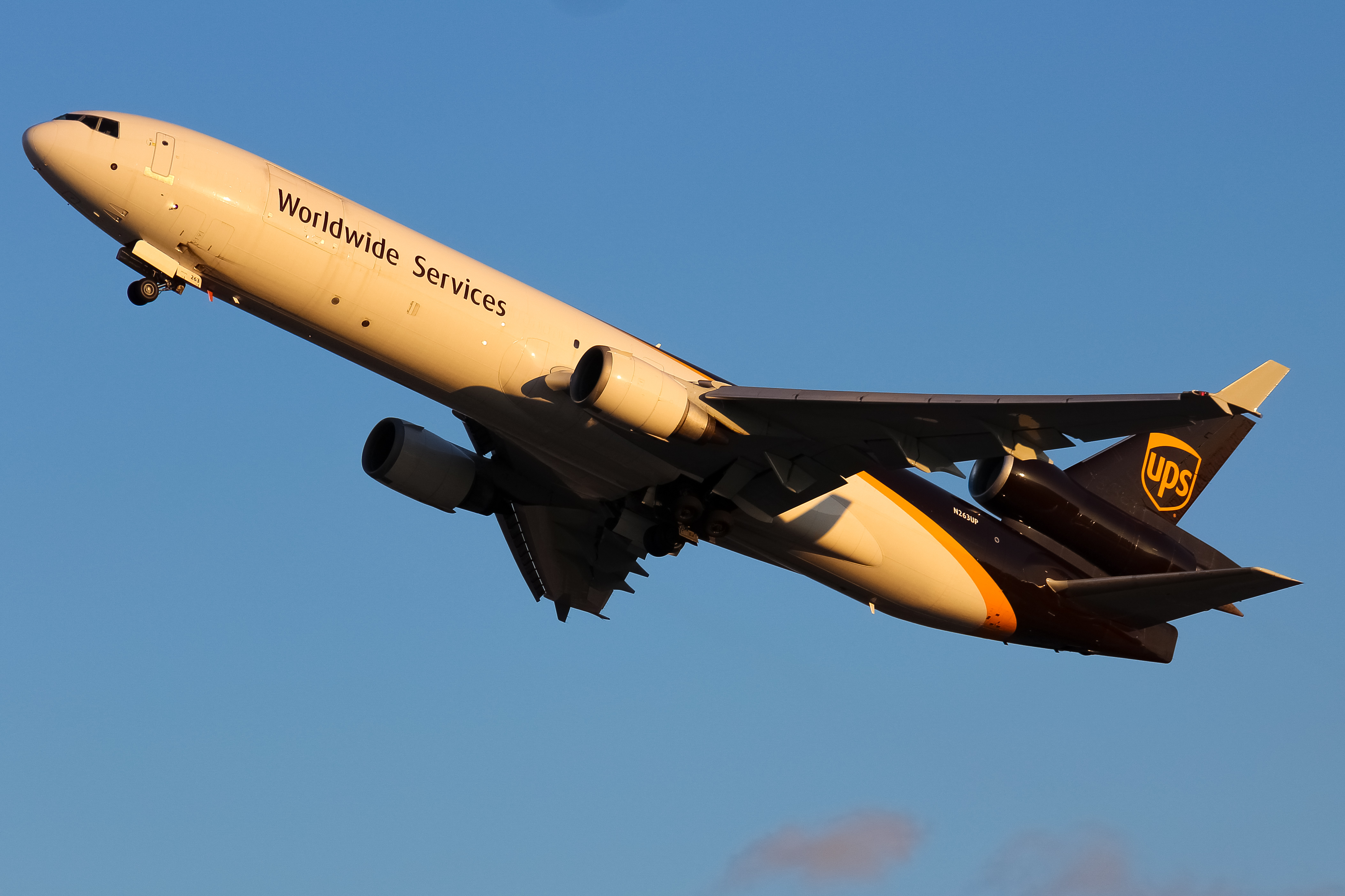 Full size: United Parcel Service McDonnell Douglas MD-11F N263UP at Louisville Muhammad Ali International Airport