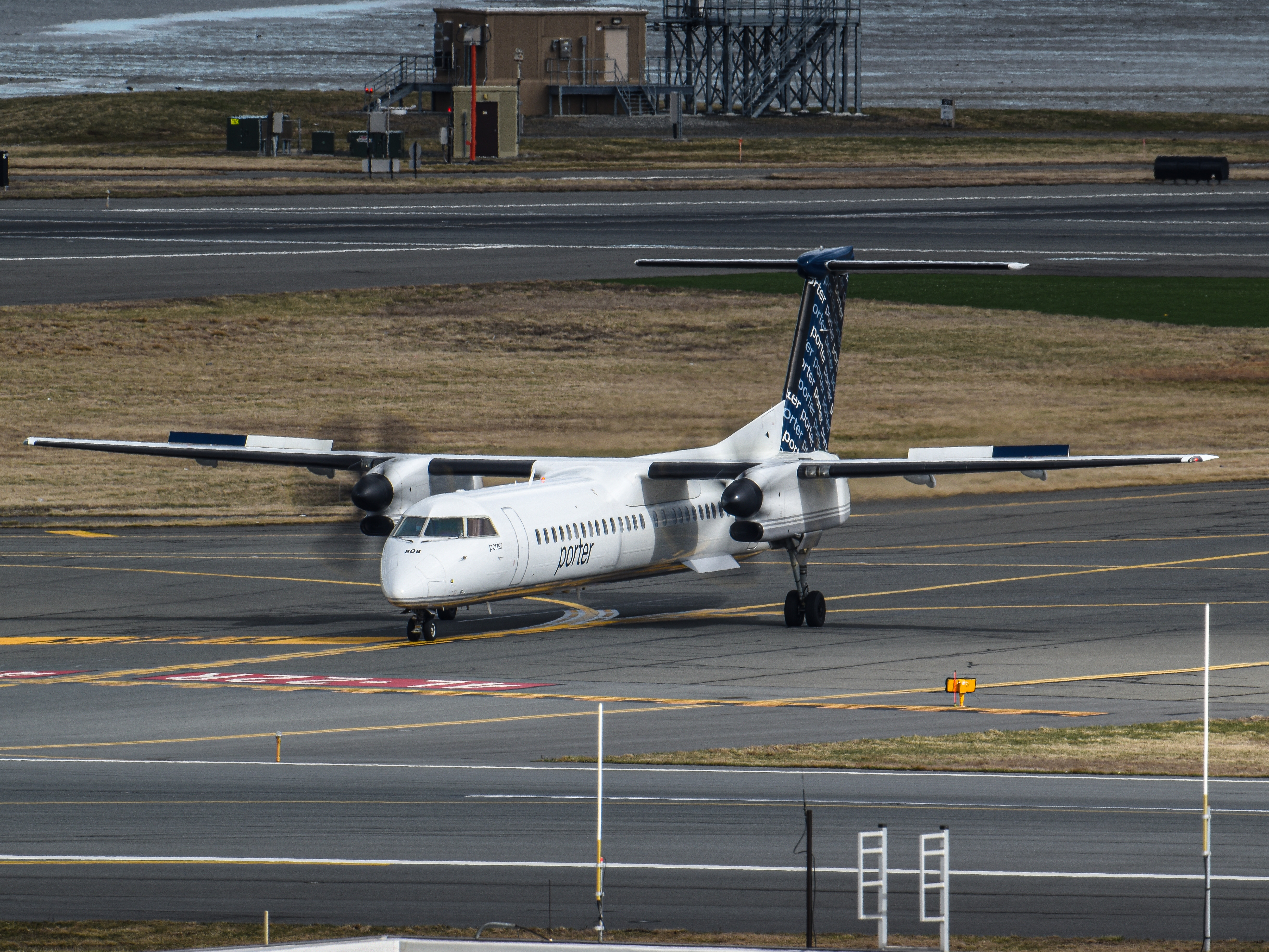 Full size: Porter Airlines De Havilland Dash-8 Q100 C-GLQJ at General Edward Lawrence Logan International Airport