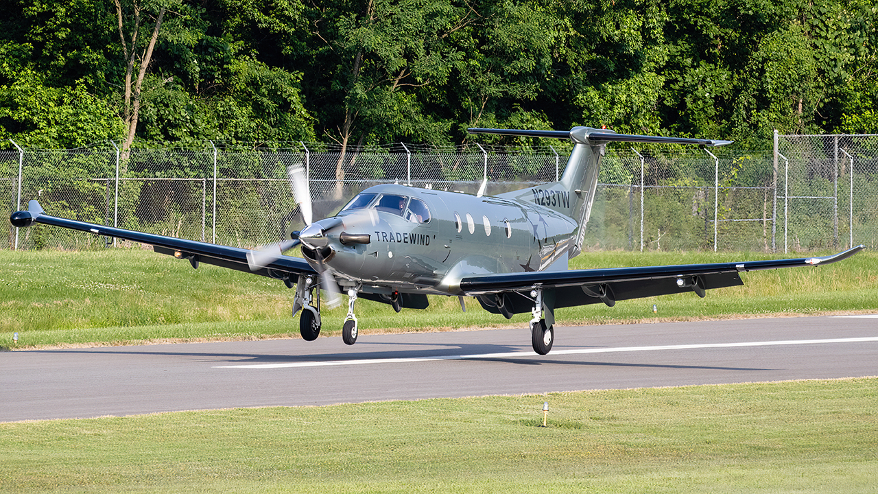 Full size: Tradewind Aviation Pilatus PC-12 N293TW at College Park Airport