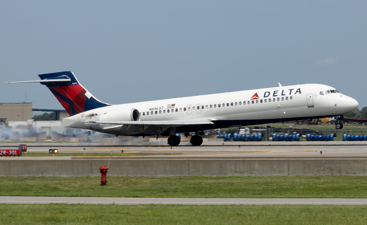 Full size: Delta Airlines Boeing 717-200 N896AT at Minneapolis-St Paul International/Wold-Chamberlain Airport