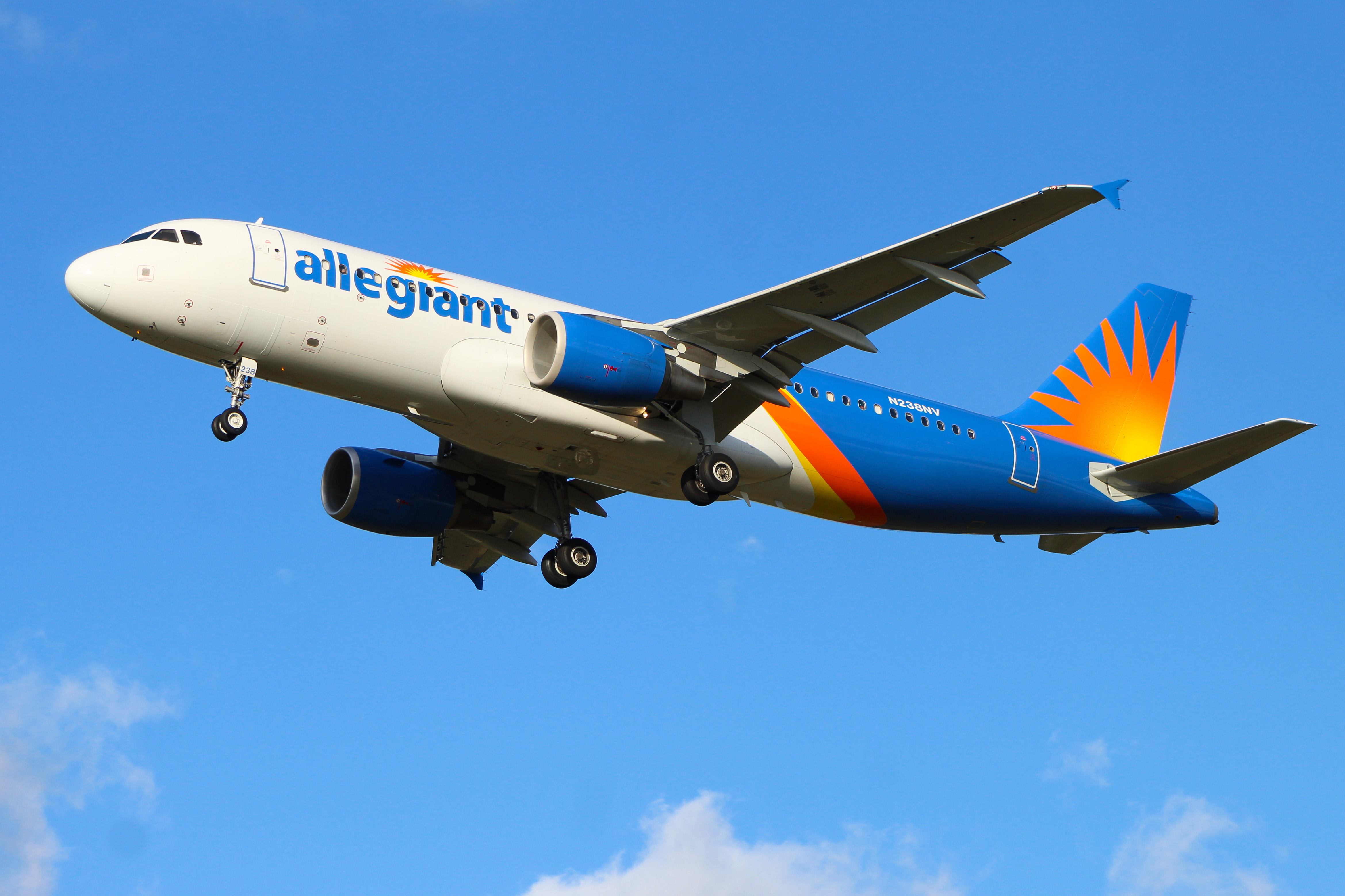 Full size: Allegiant Air Airbus A320 N238NV at Cincinnati/Northern Kentucky International Airport