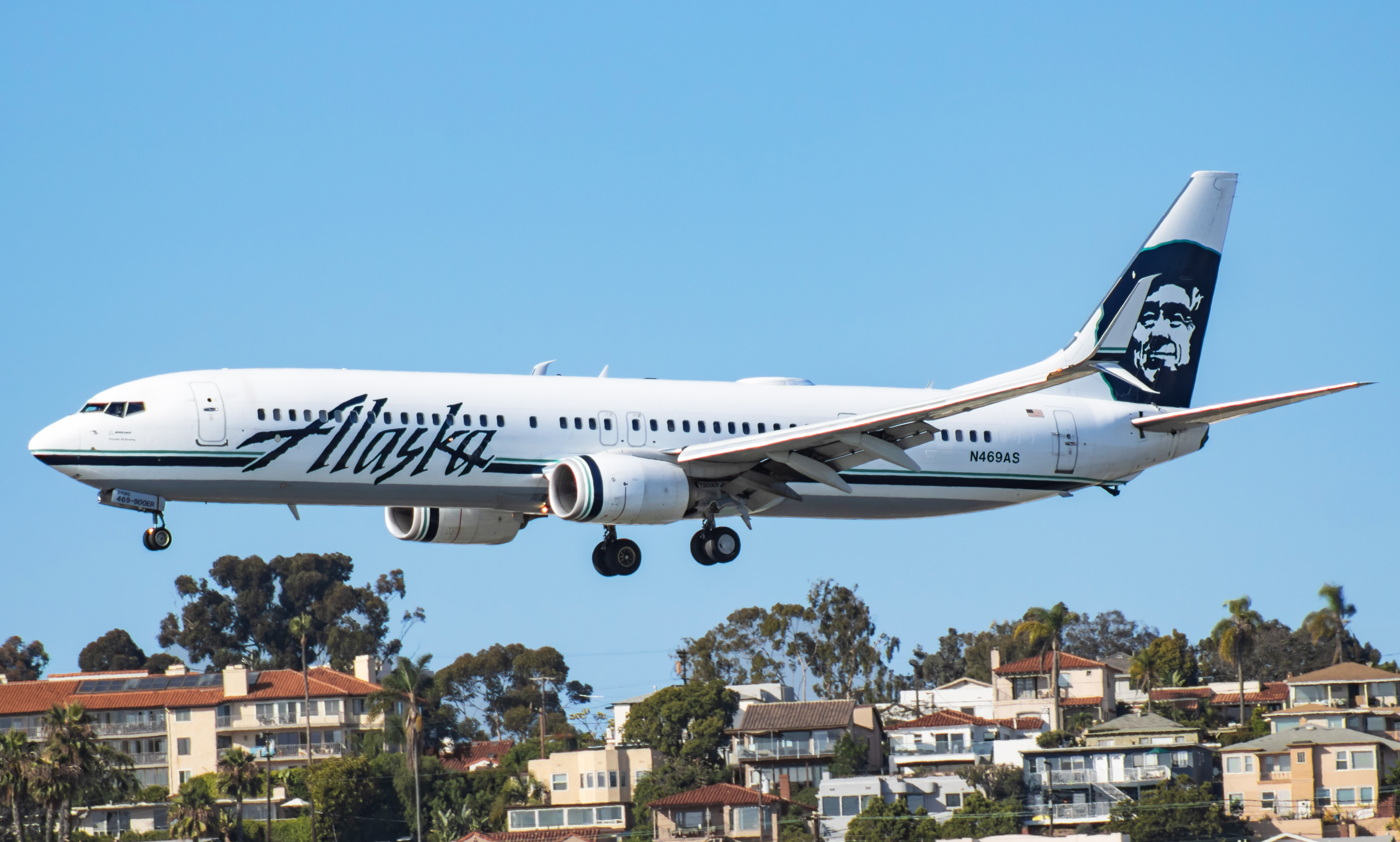 Full size: Alaska Airlines Boeing 737-900ER N469AS at San Diego International Airport