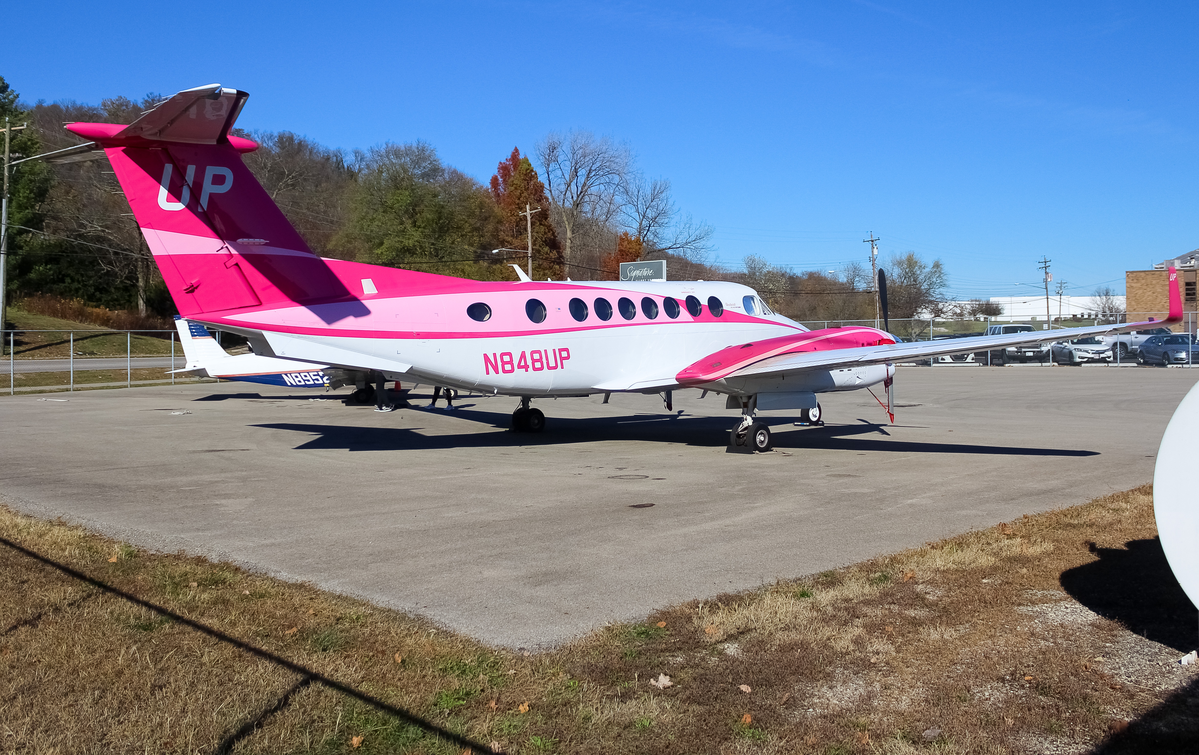 Full size: Wheels Up Beechcraft King Air 350 N848UP at Cincinnati Municipal Airport/Lunken Field