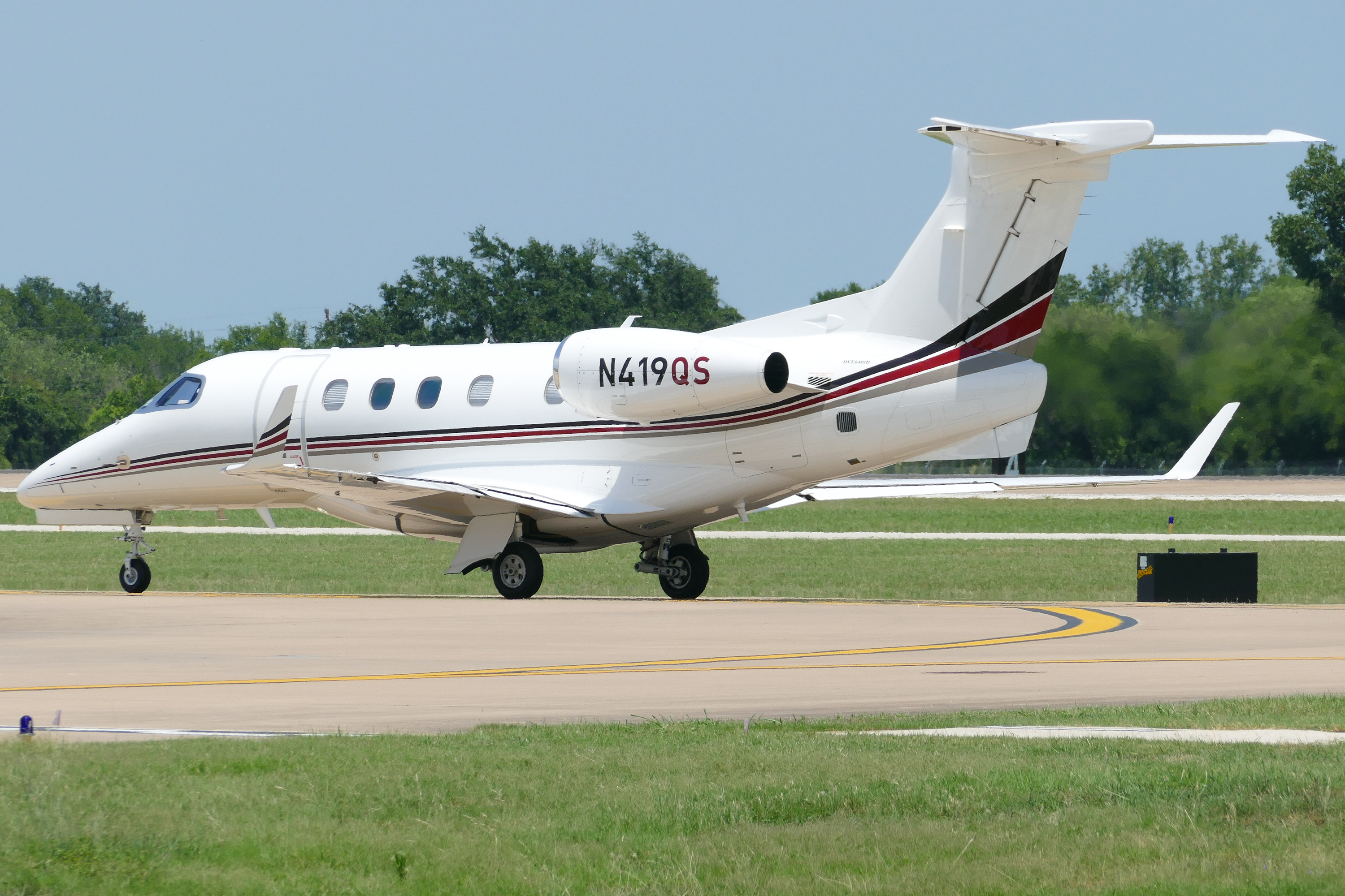 Full size: PRIVATE Embraer Phenom 300 N419QS at Austin-Bergstrom International Airport