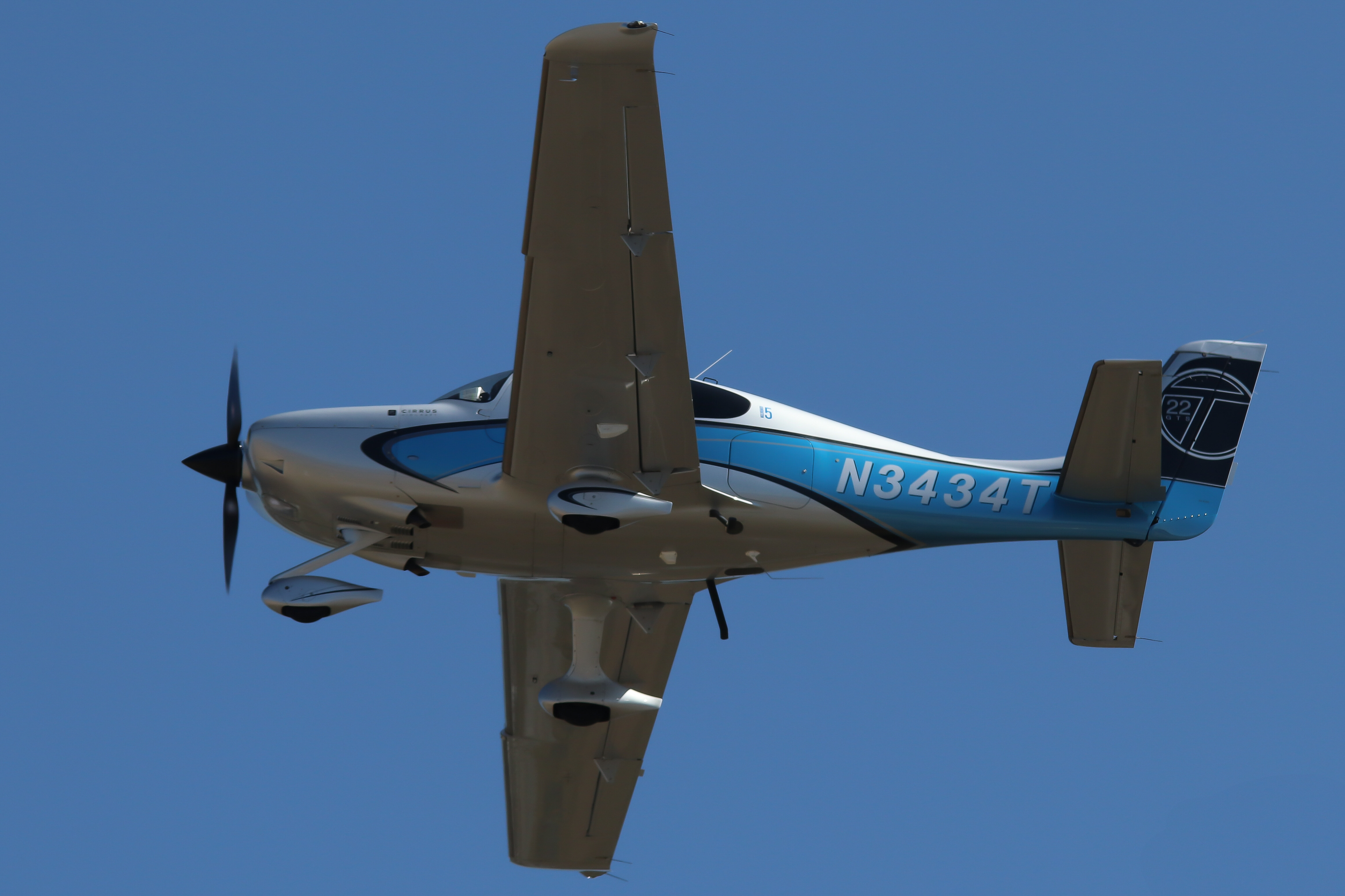 Full size: PRIVATE Cirrus SR22 N3434T at York Airport