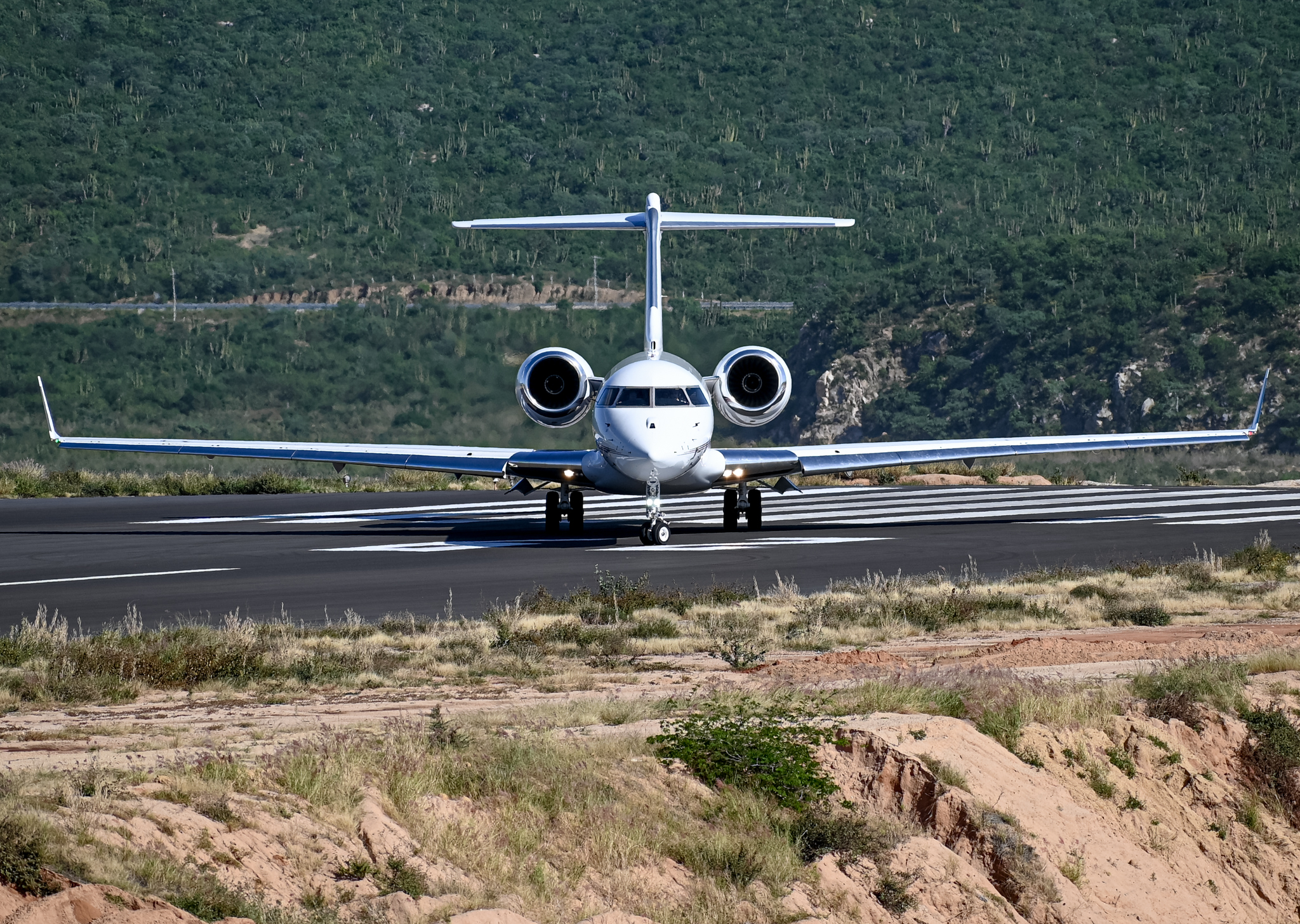 Full size: NetJets Bombardier Global 6000 N155QS at Aeropuerto de Cabo San Lucas Internacional