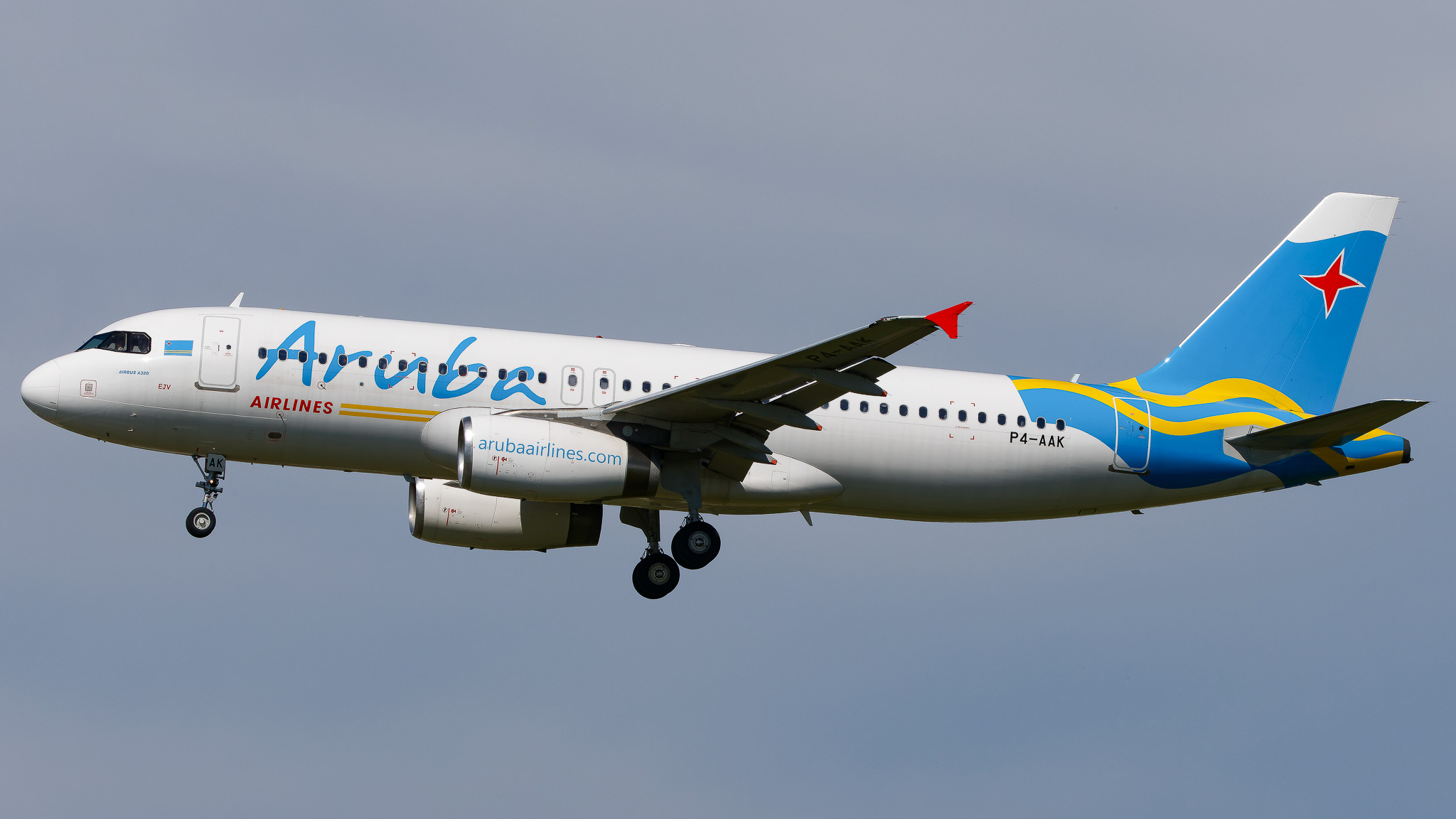 Full size: Aruba Airlines Airbus A320 P4-AAK at Tampa International Airport