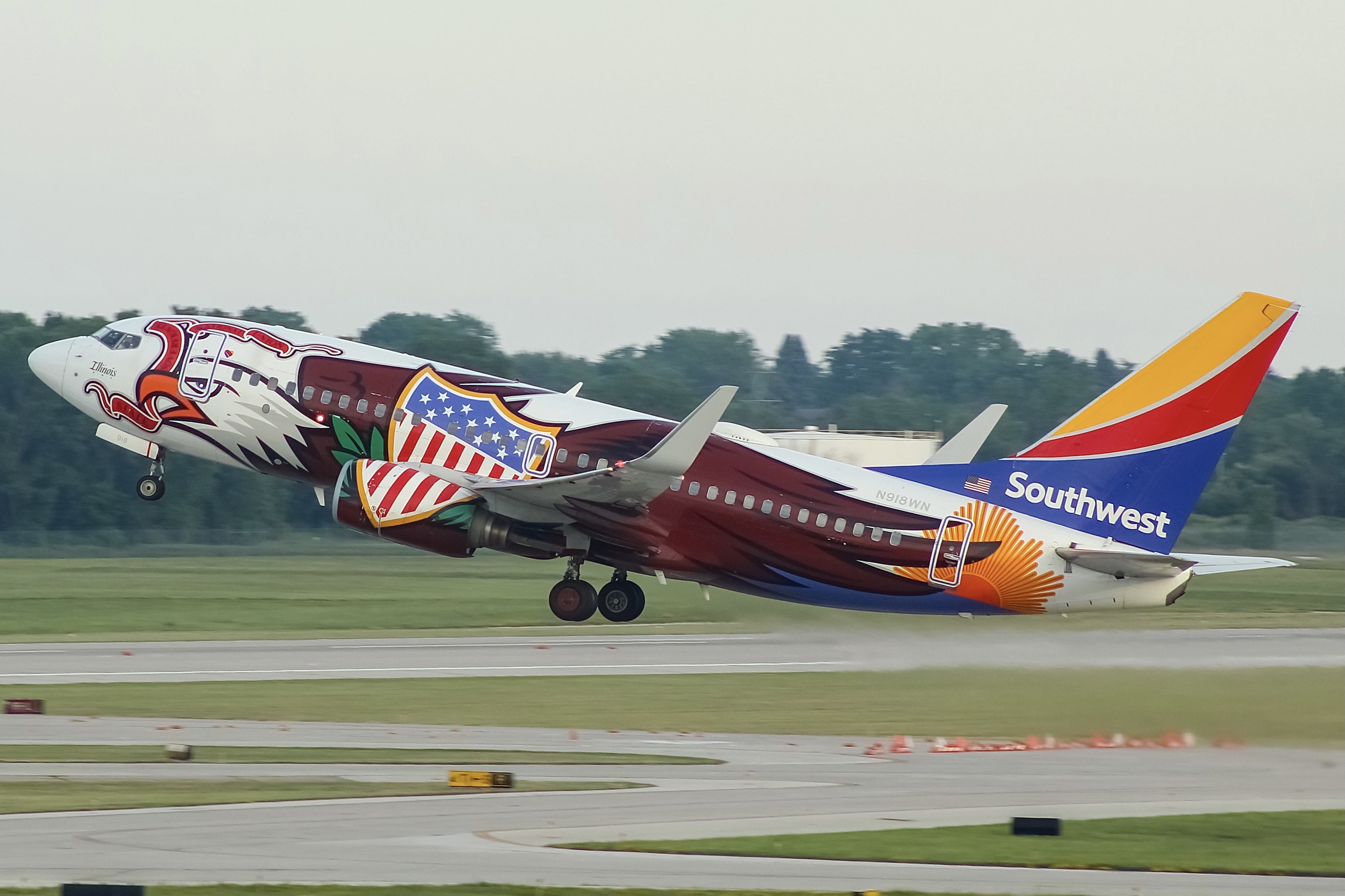 Full size: Southwest Airlines Boeing 737-700 N918WN at General Mitchell International Airport