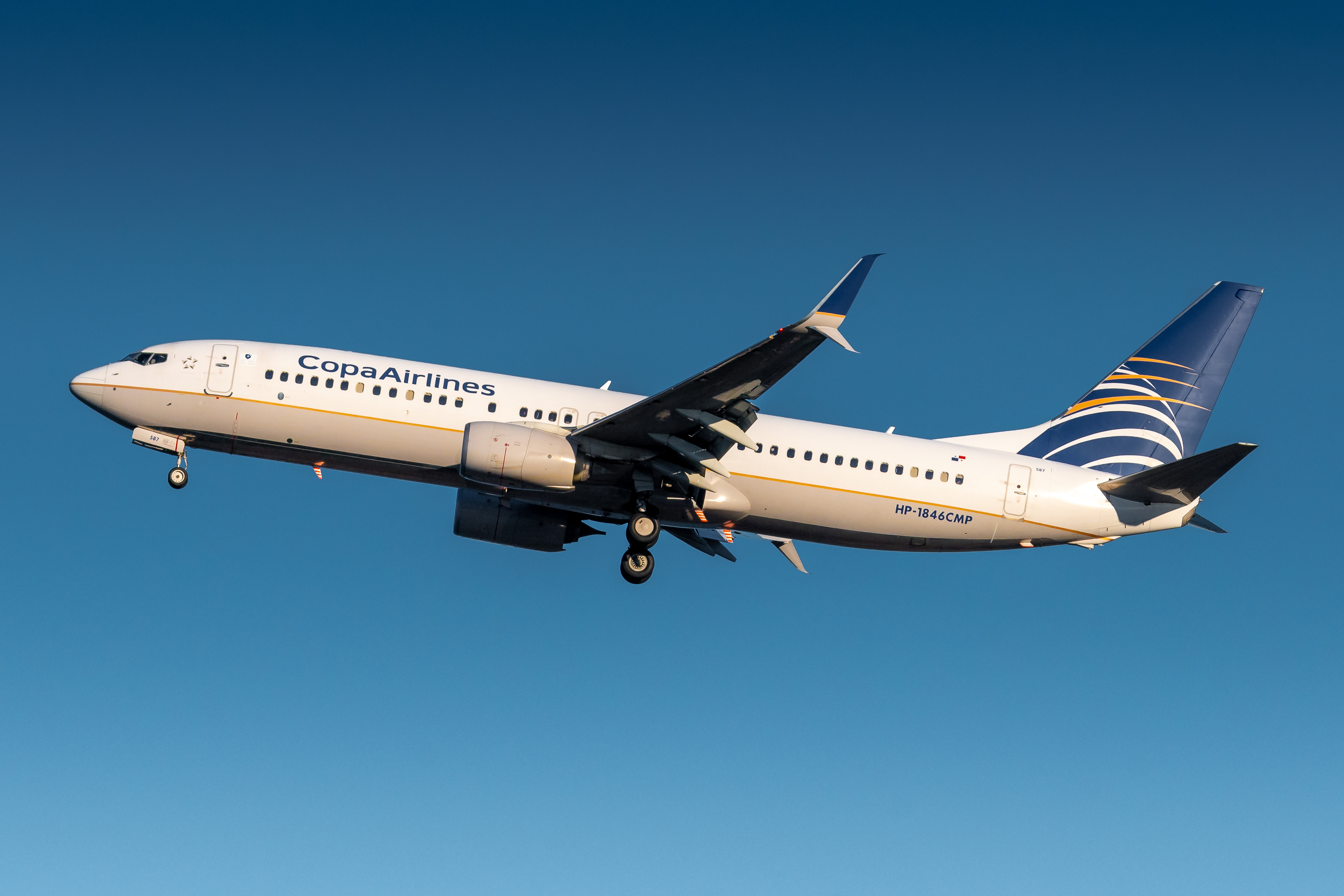 Full size: Copa Airlines Boeing 737-800 HP-1846CMP at General Edward Lawrence Logan International Airport