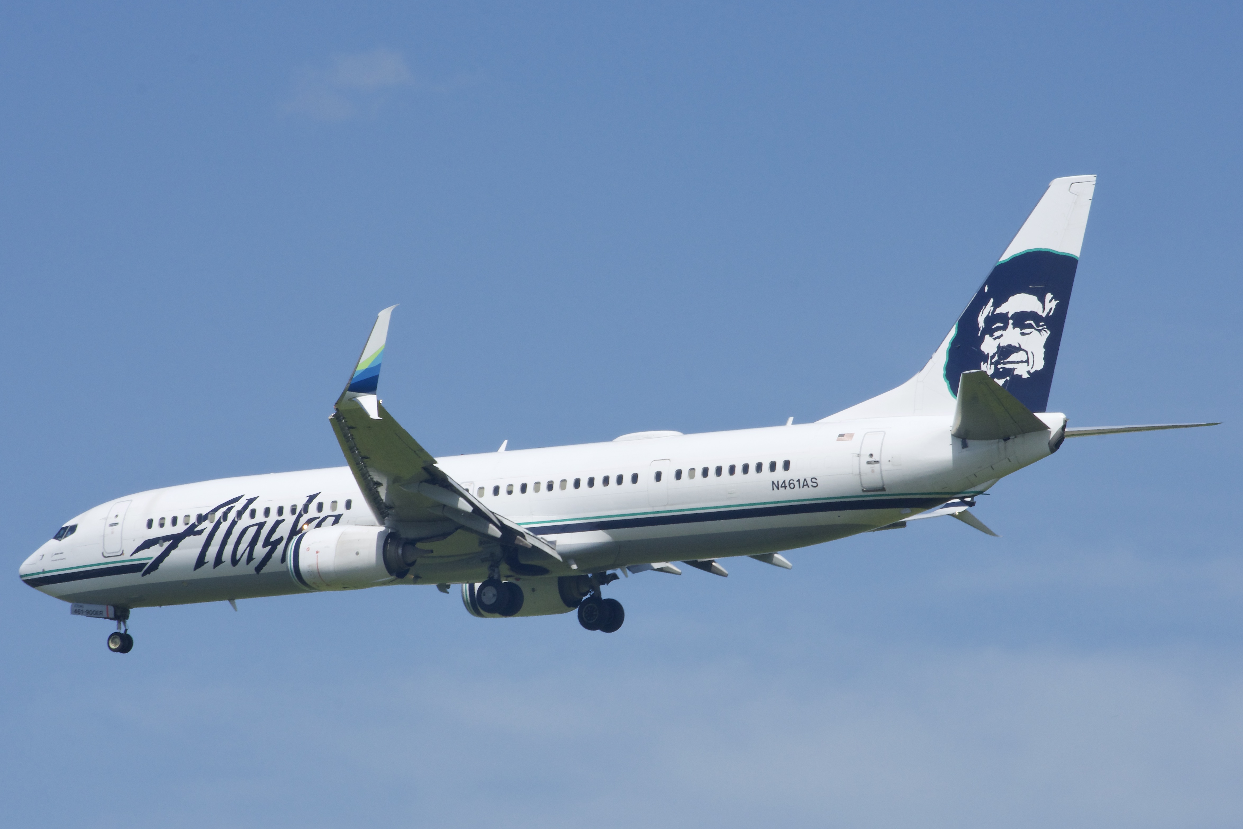 Full size: Alaska Airlines  Boeing 737-900ER N461AS at Orlando International Airport