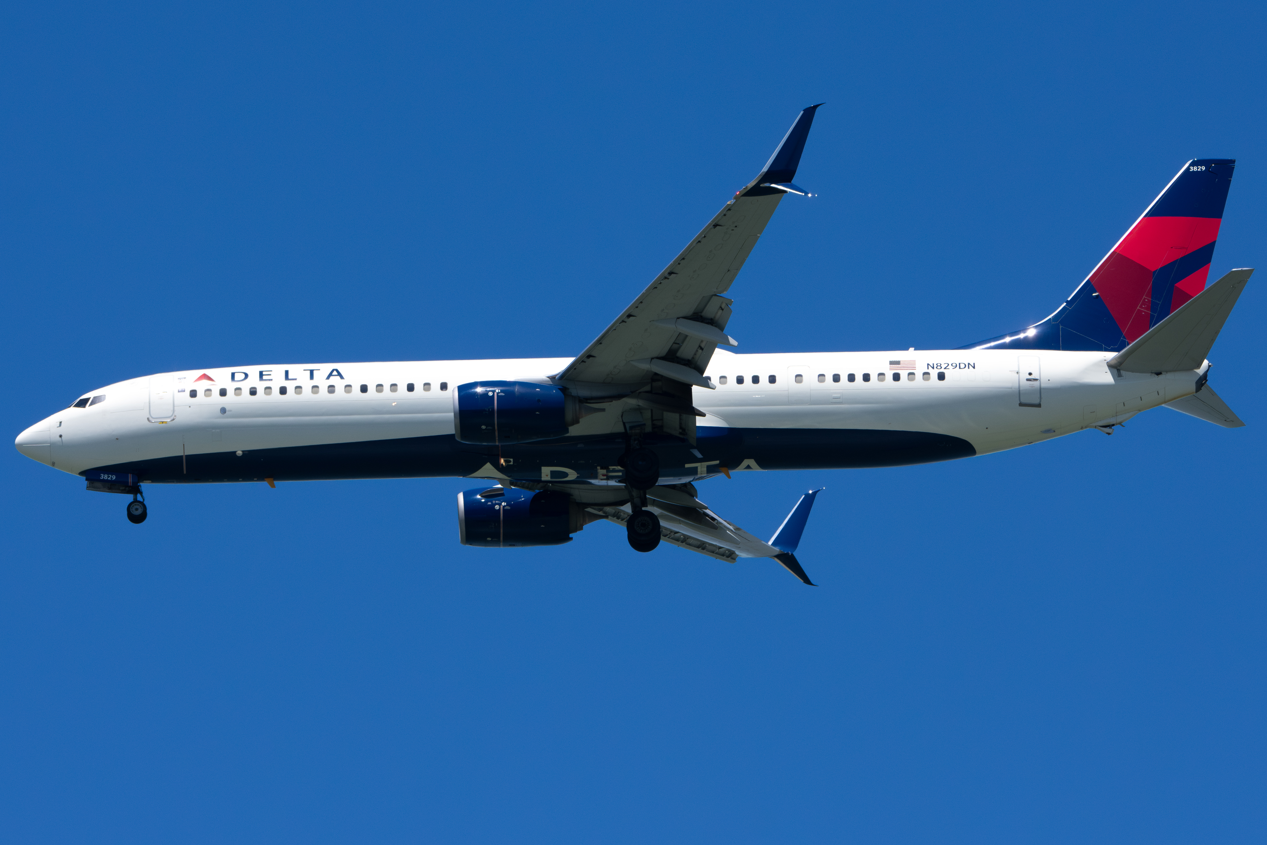 Full size: Delta Airlines Boeing 737-900ER N829DN at San Francisco International Airport